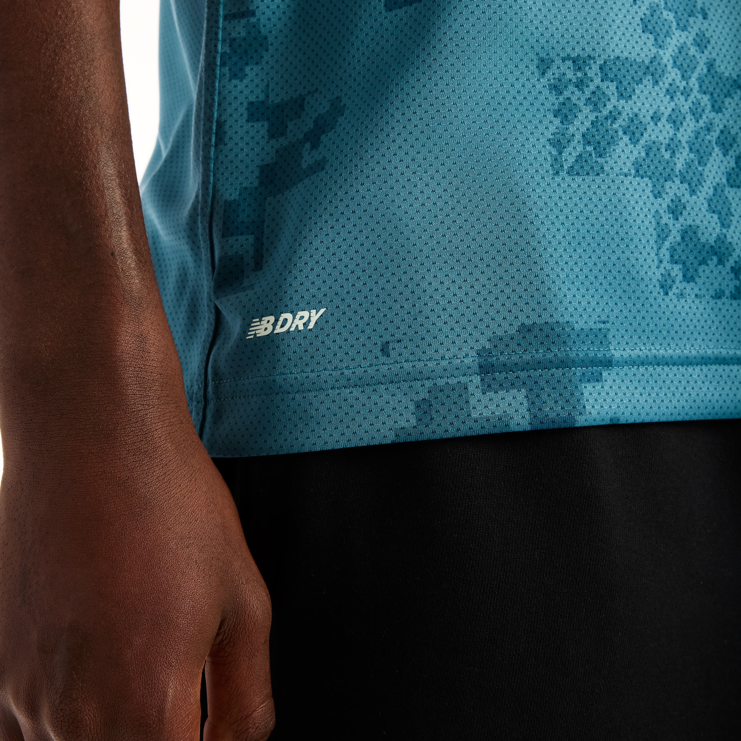 New Balance T-shirt »Bayer 04 26/27 Match Jersey« avec col rond, manches courtes, surface en jersey