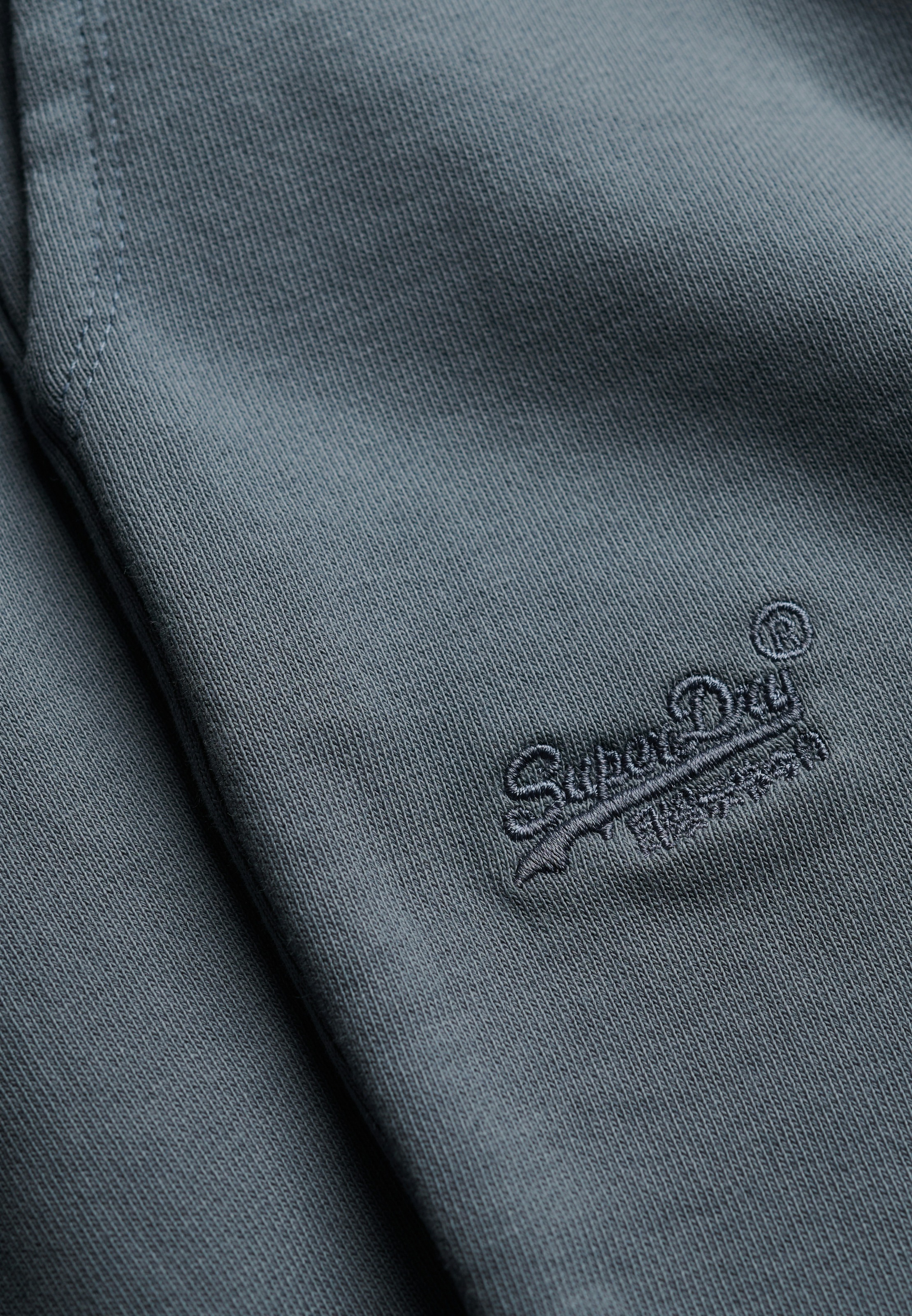 Superdry Sweatshorts »ESSENTIAL LOGO CLASSIC SHORT«  coupe décontractée, avec élastique, longueur genoux, uni