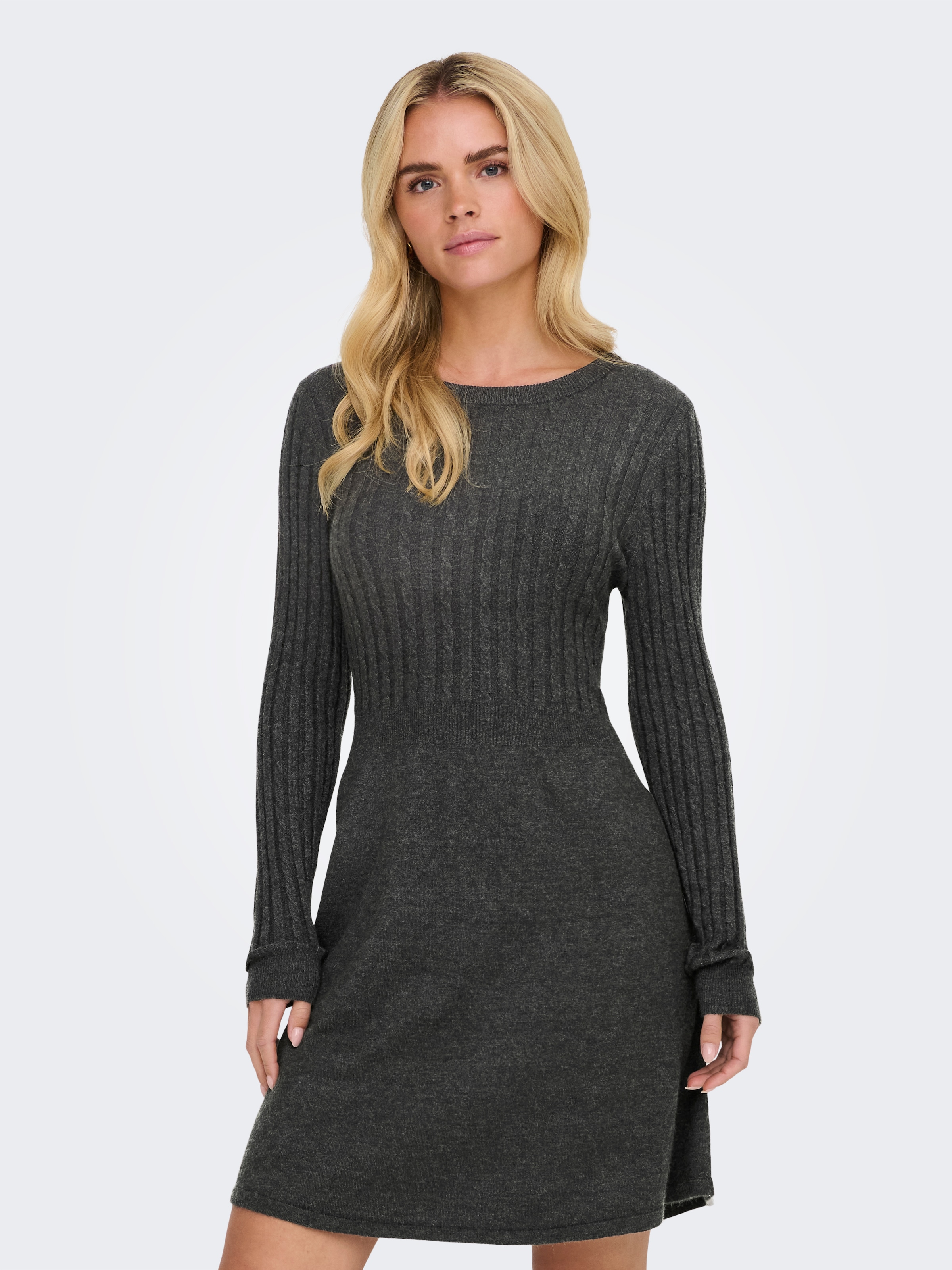 ONLY Robe en tricot »ONLFIA LS CABLE DRESS KNT« mélange viscose, coupe régulière