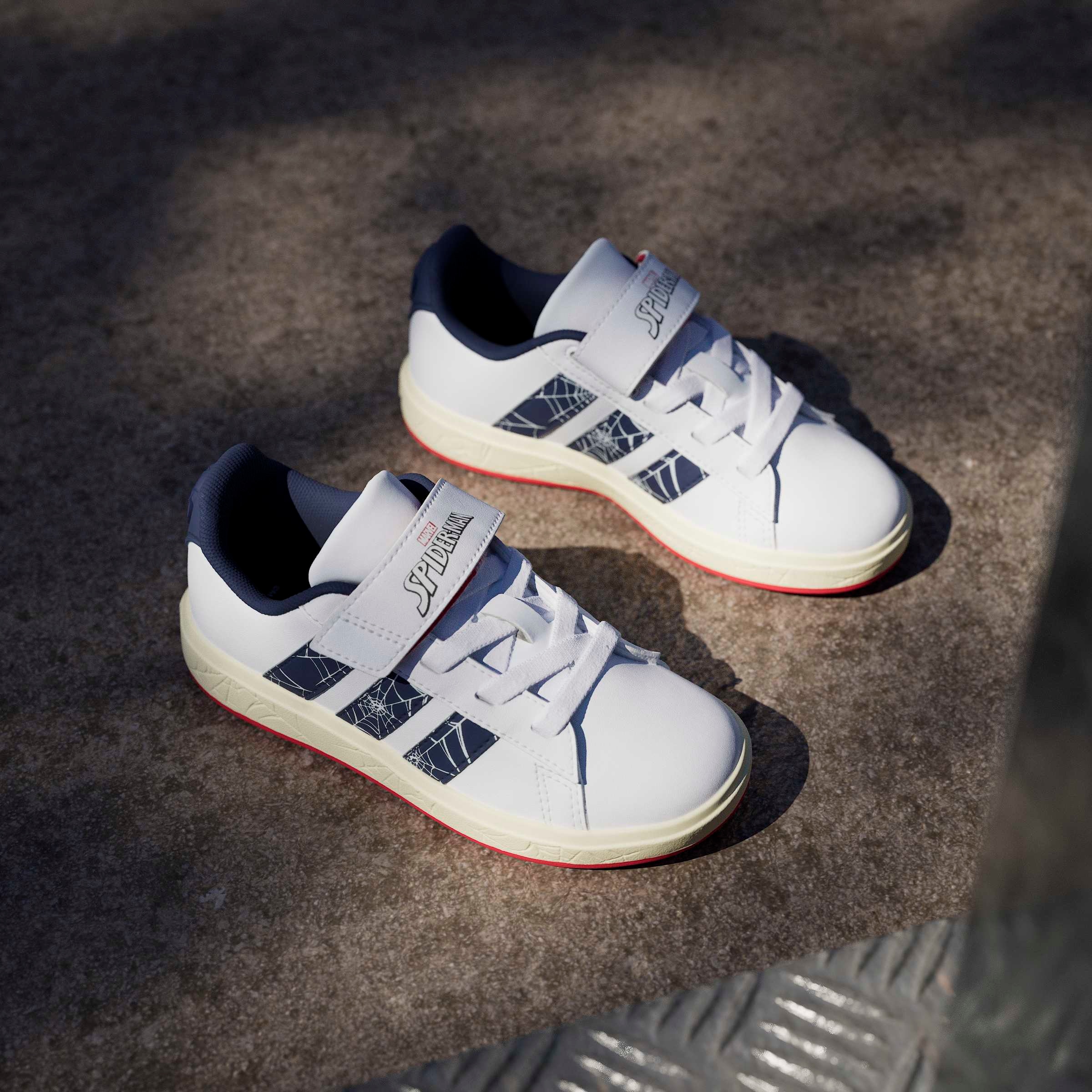 adidas Sportswear Sneakers »ADIDAS MARVEL SPIDER-MAN GRAND COURT KIDS«  pour enfants et adolescents