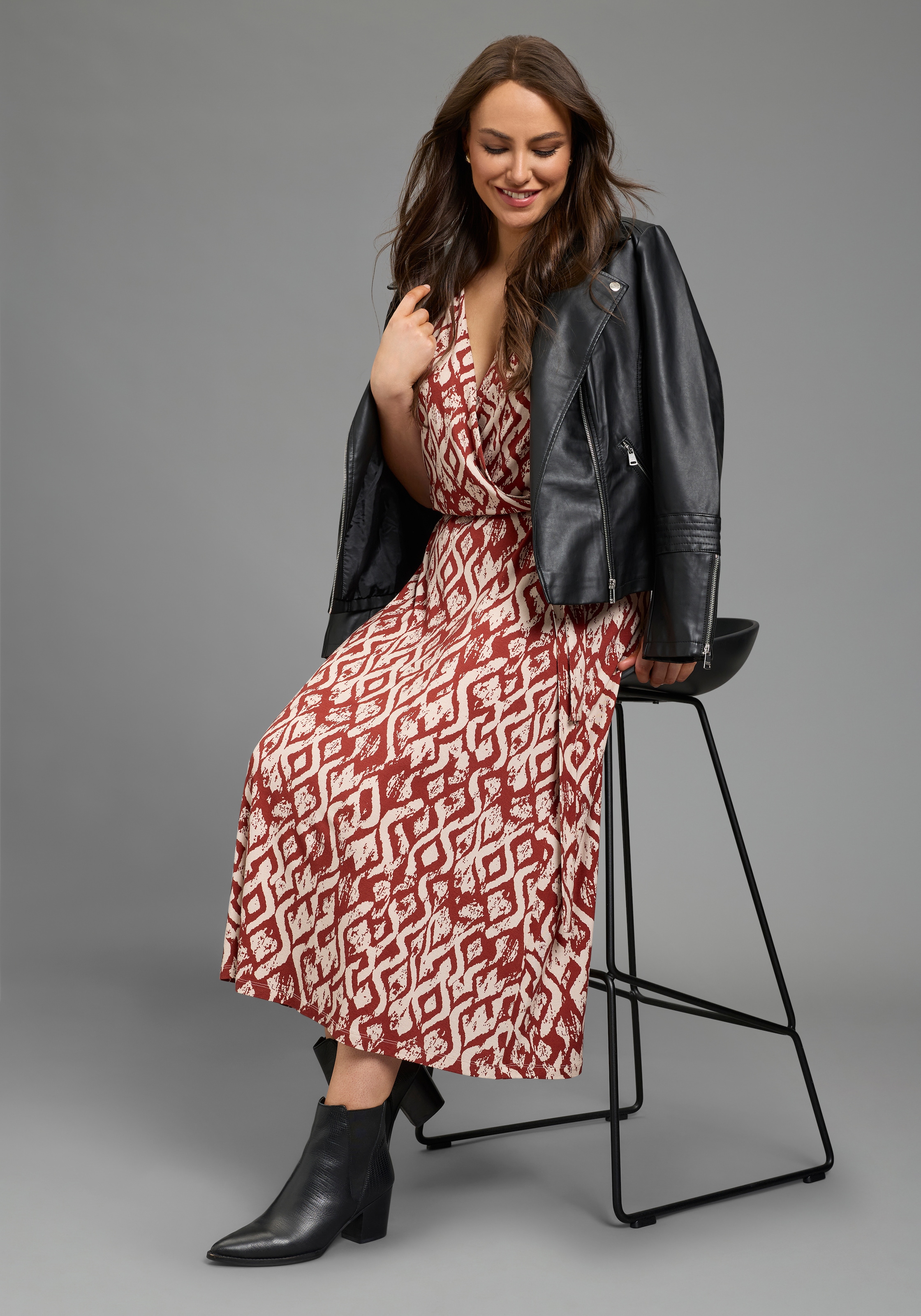 Laura Scott CURVE Jerseykleid wadenlanger Schnitt, aus weichem Jersey, elastische Viskosemischung