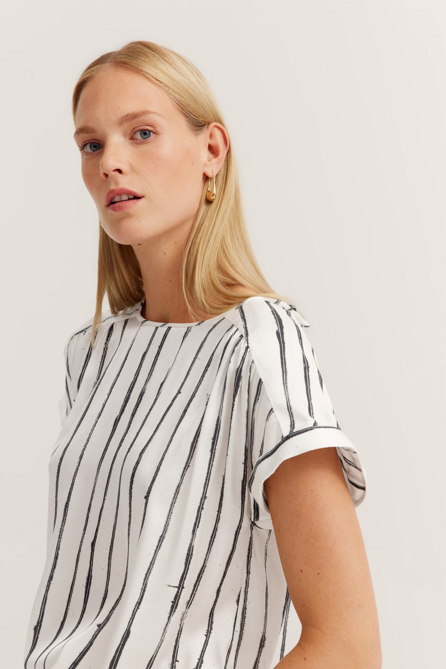 bugatti Blouse à manches courtes mit Streifenprint