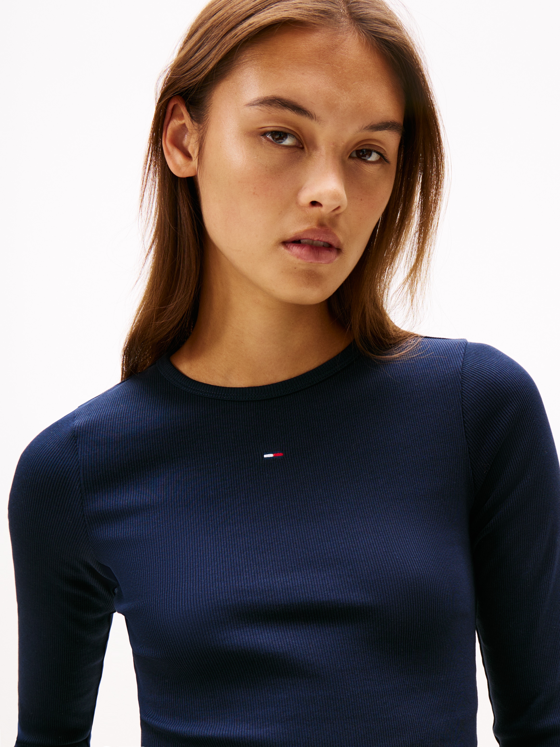 Tommy Jeans Langarmshirt »TJW 2PACK SLIM ESSENTIAL RIB LS« Packung, 2er-Pack, 2 Stk. tlg. in Rippoptik, mit Logostickerei