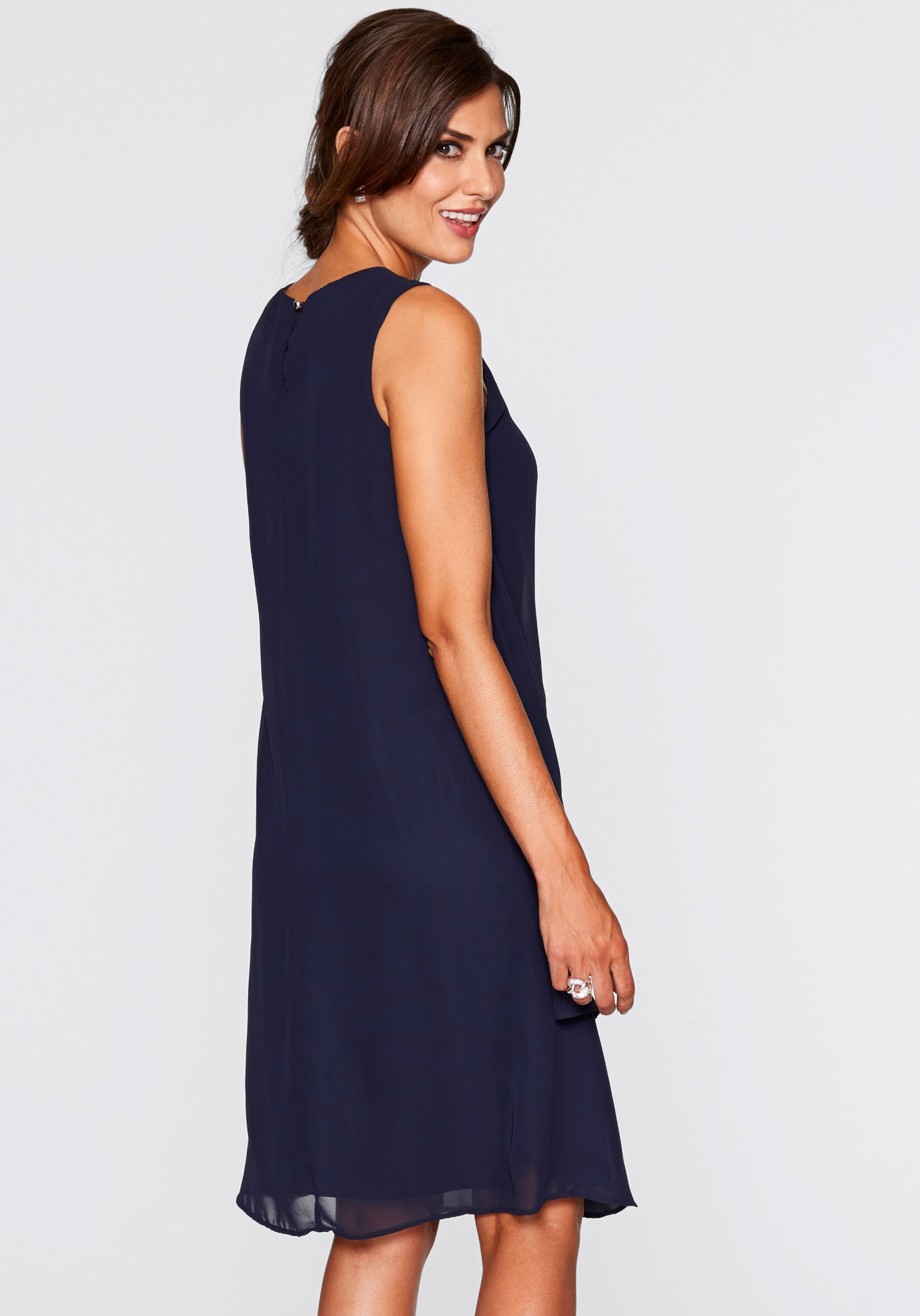 bonprix Robe en mousseline de soie robe de fête, avec application de strass, en chiffon