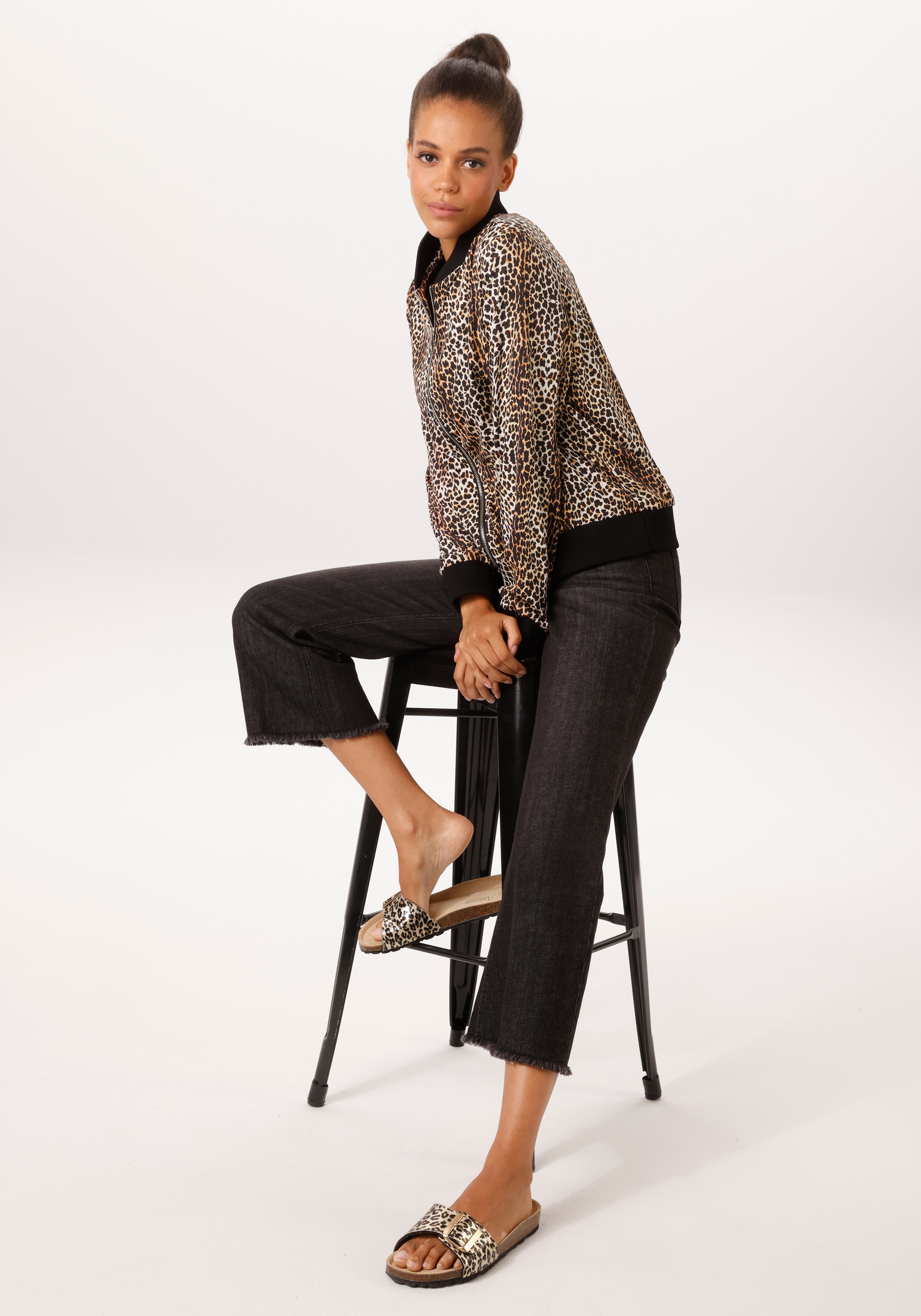 Aniston CASUAL Blouson mit trendigem Leo-Print - NEUE KOLLEKTION