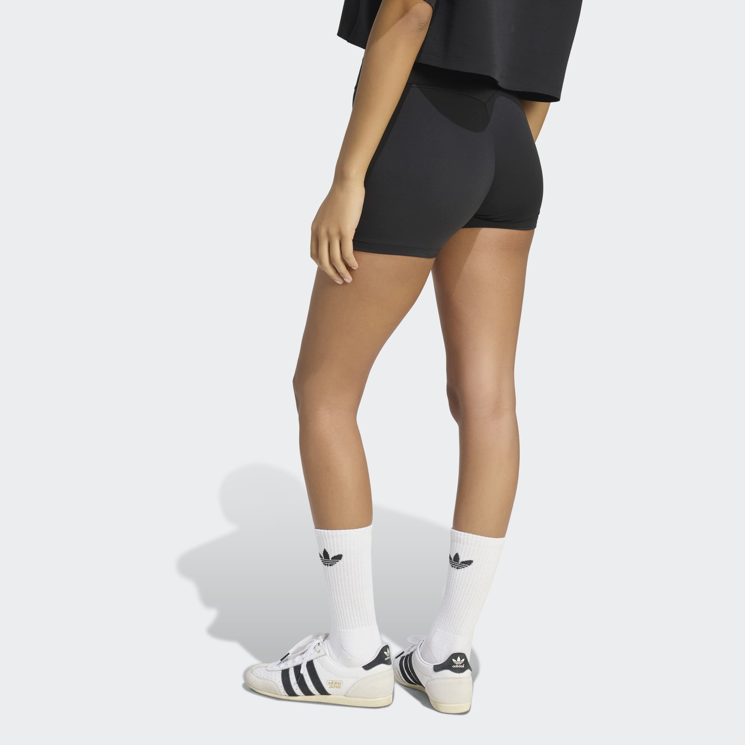 adidas Originals Shorts »ESSENTIALS, POLYESTER«  sportlicher Stil, ohne Verschluss, aus Polyester, enger Schnitt