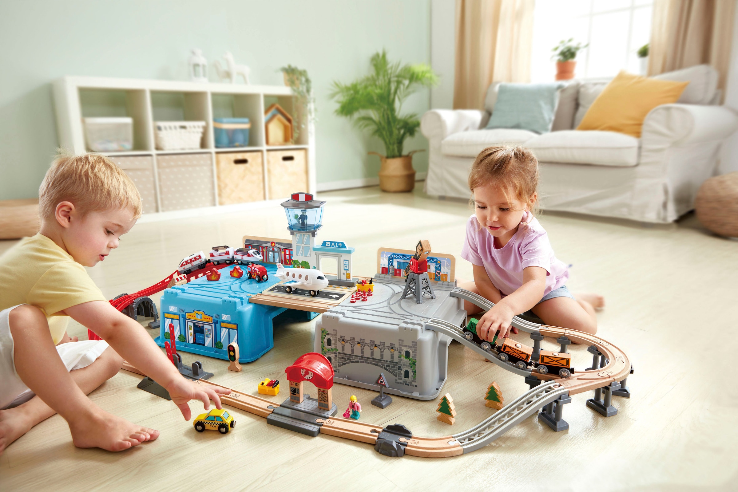 Hape Train jouet »Grossstadtlandschaft Eisenbahn in Aufbewahrungsbox«