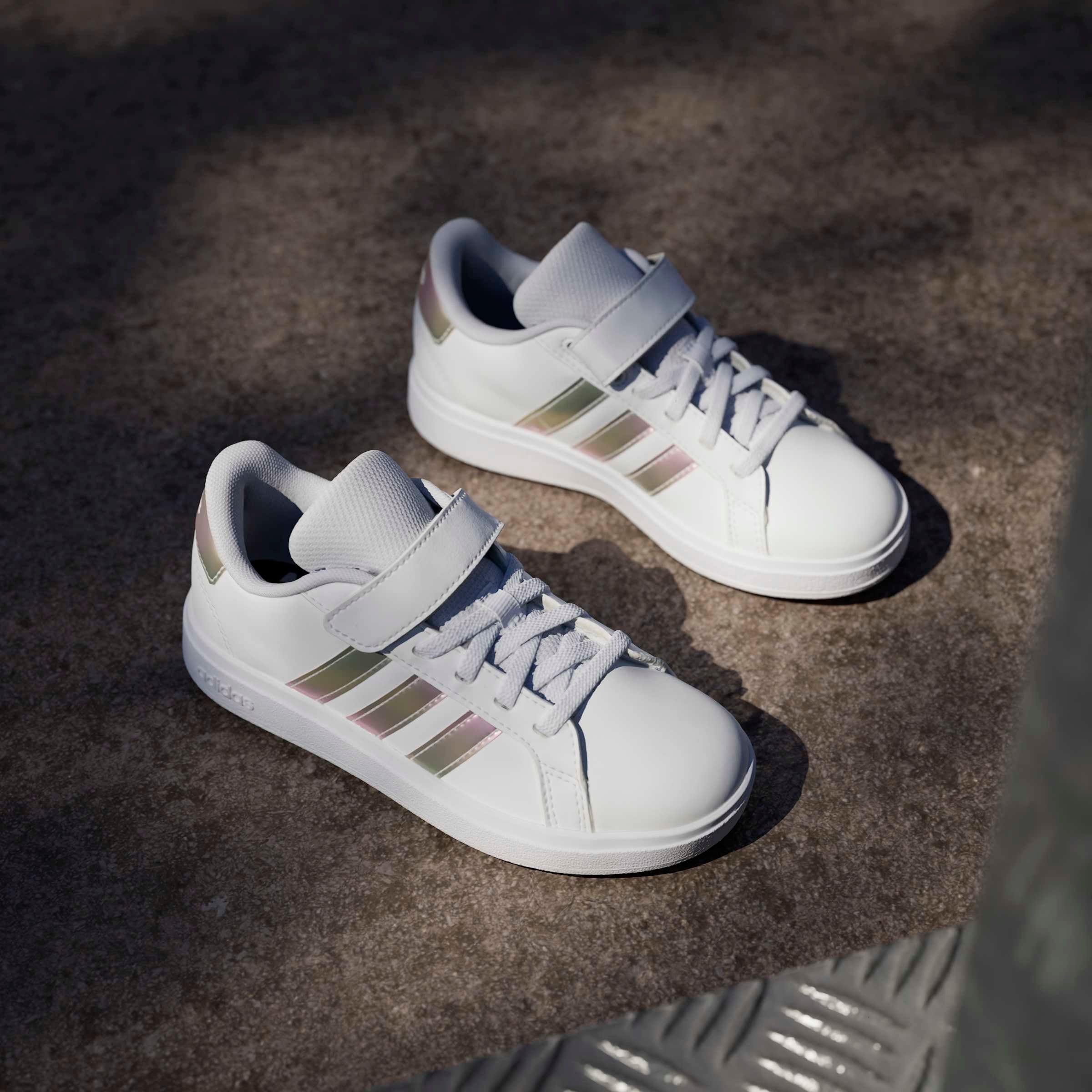 adidas Sportswear Chaussures à scratch »GRAND COURT 2.0 KIDS«  Design auf den Spuren des adidas Superstar