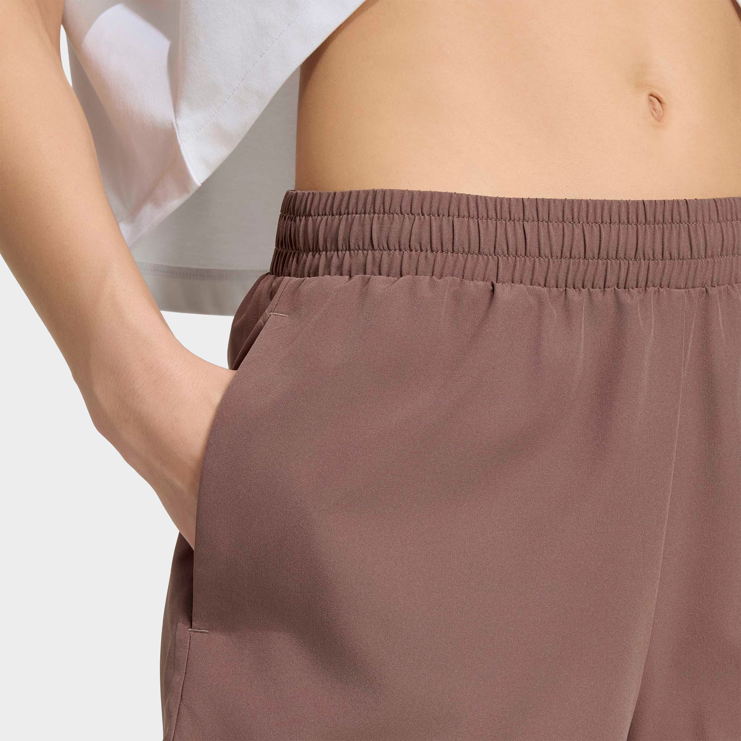adidas Performance Shorts »3-STREIFEN STUDIO AUS GEWEBTEM MATERIAL«  ohne Verschluss, aus Polyester, enger Schnitt