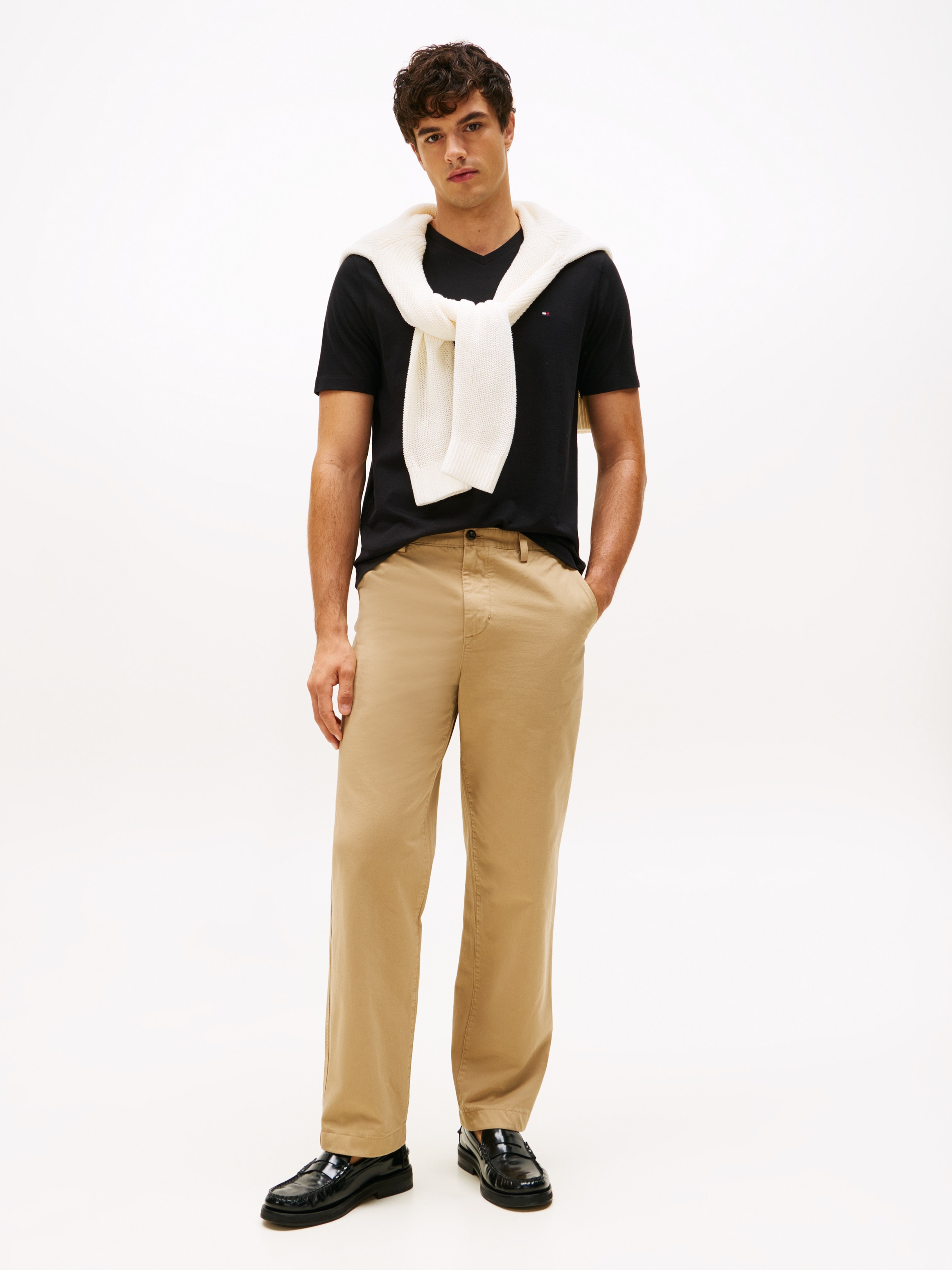 Tommy Hilfiger T-shirt en V »ESSENTIAL V-NECK TEE mit V-Ausschnitt und Markenlabel« unifarben, casual, regular fit, Baumwolle, V-Ausschnitt