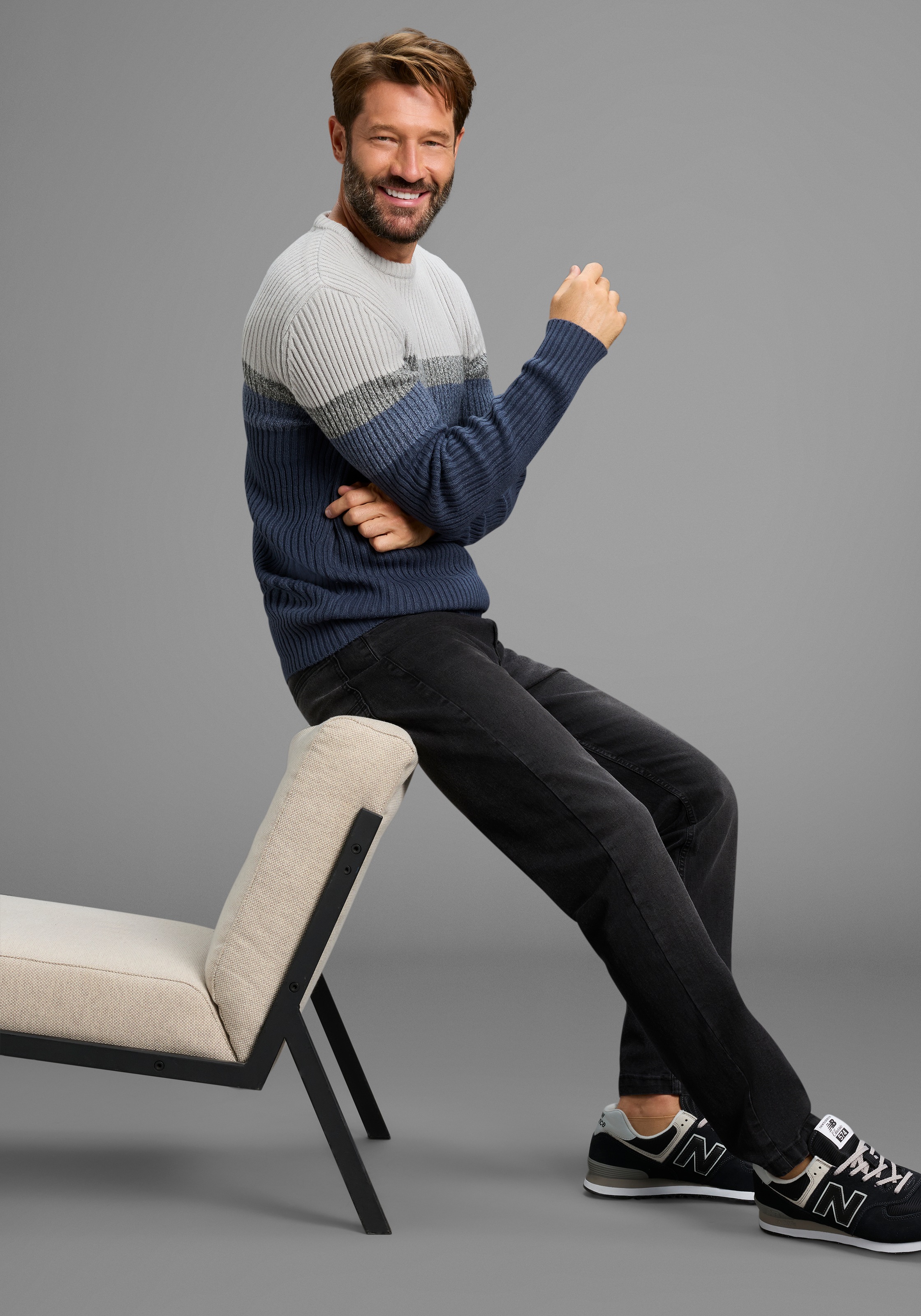 Man's World Rundhalspullover »Neue Kollektion! Highlight angesagte Streifen-Optik« melierter Streifen ,weicher Griff, Perfekt für die kältere Jahreszeit