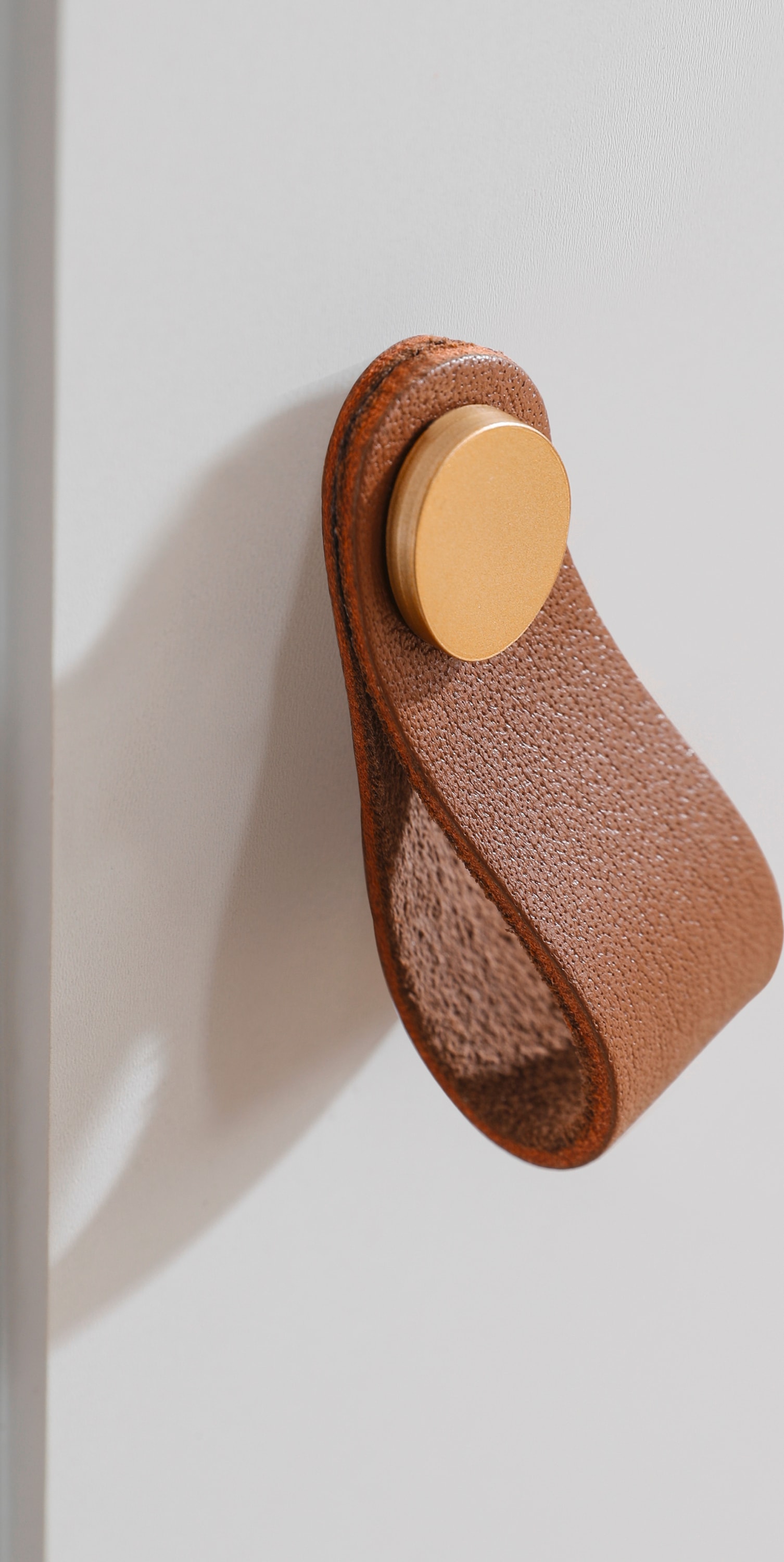 rauch Drehtürenschrank »Kleiderschrank Schrank Garderobe Ankleide HOMEY BY QUADRA SPIN« Breiten: 181/226/271 cm, Höhe 210 cm,  mit cognacbraunen Ledergrifflaschen, Schubladen in Eichen-Dekor