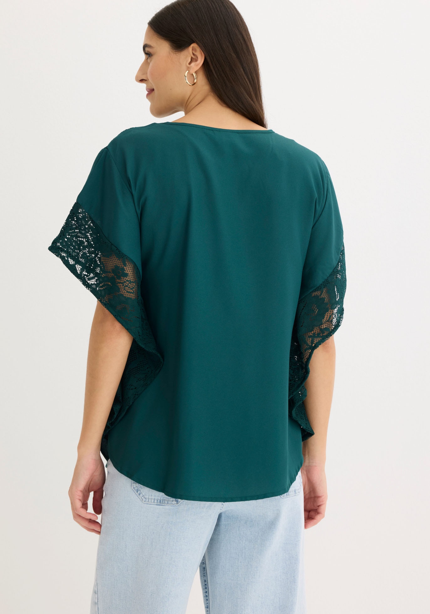bonprix Blouse à manches longues figurumspielende Passform, aus Polyester, mit Applikationen