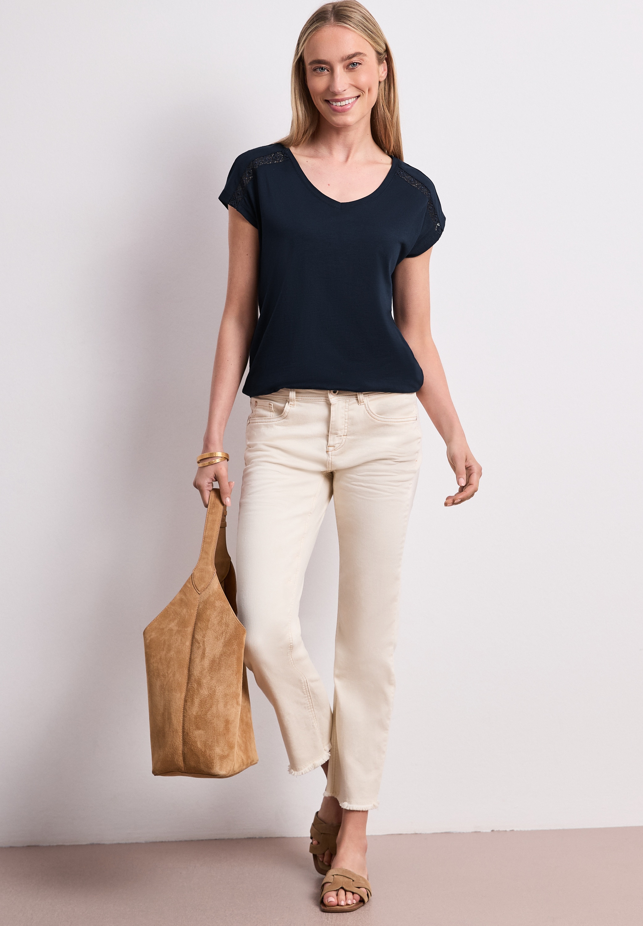 STREET ONE Kurzarmshirt Sommershirt mit V-Neck und Crochet-Details