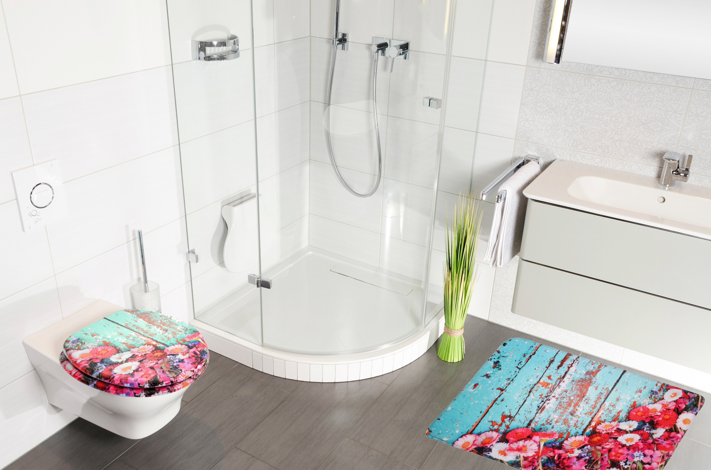 Sanilo Set d'accessoires de salle de bain »Spring« bestehend aus WC-Sitz, Badteppich und Waschbeckenstöpsel