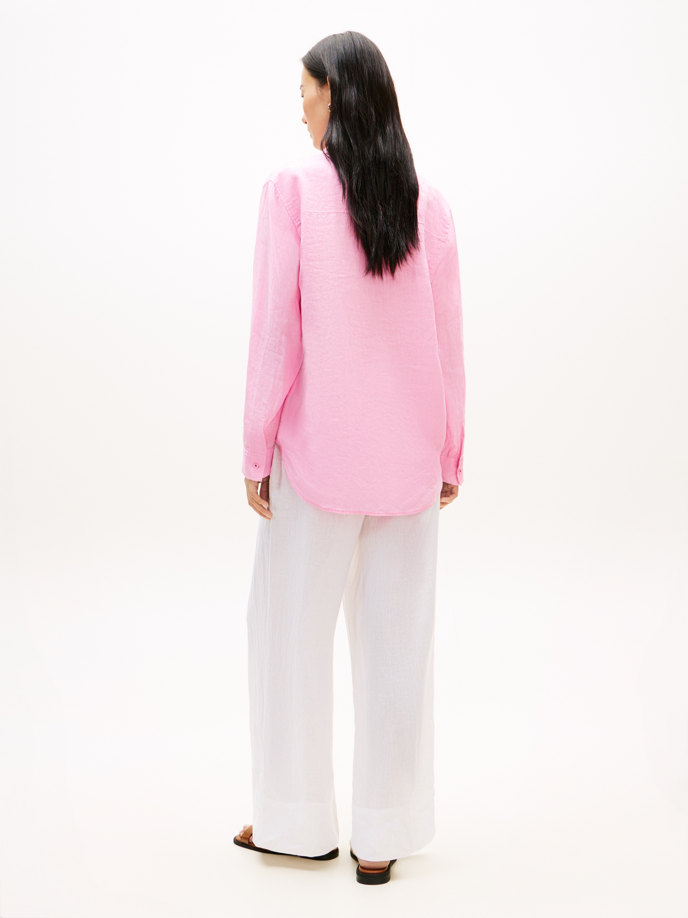 Tommy Hilfiger Hemdbluse »ESS LINEN RELAXED SHIRT« mit Logostickerei ,kühlendes Premium Leinen