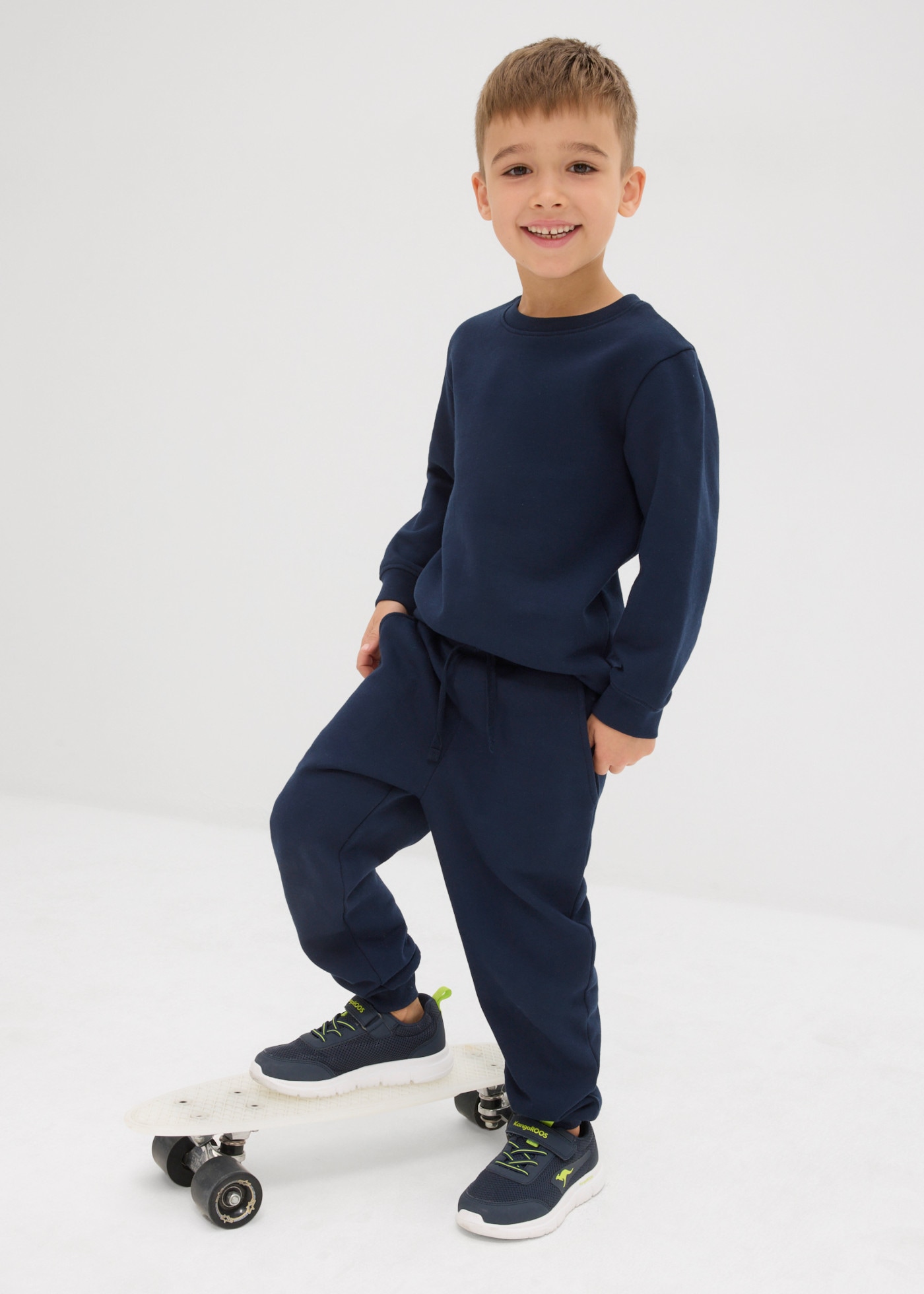 bonprix Pantalon de jogging  en lot de deux, en coton et polyester, coupe régulière, pour enfants