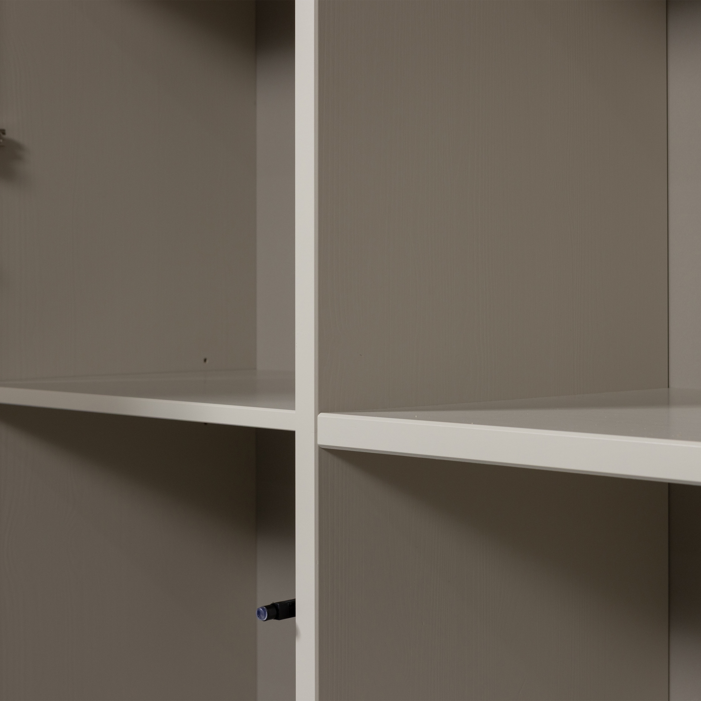 WOOOD Mehrzweckschrank »Meggy Kiefernholz mit Druckmechanismus B 108 x D 40 x H 215 cm« Tragkraft 10 kg pro Boden, sichtbare Maserung, einfach zu montieren