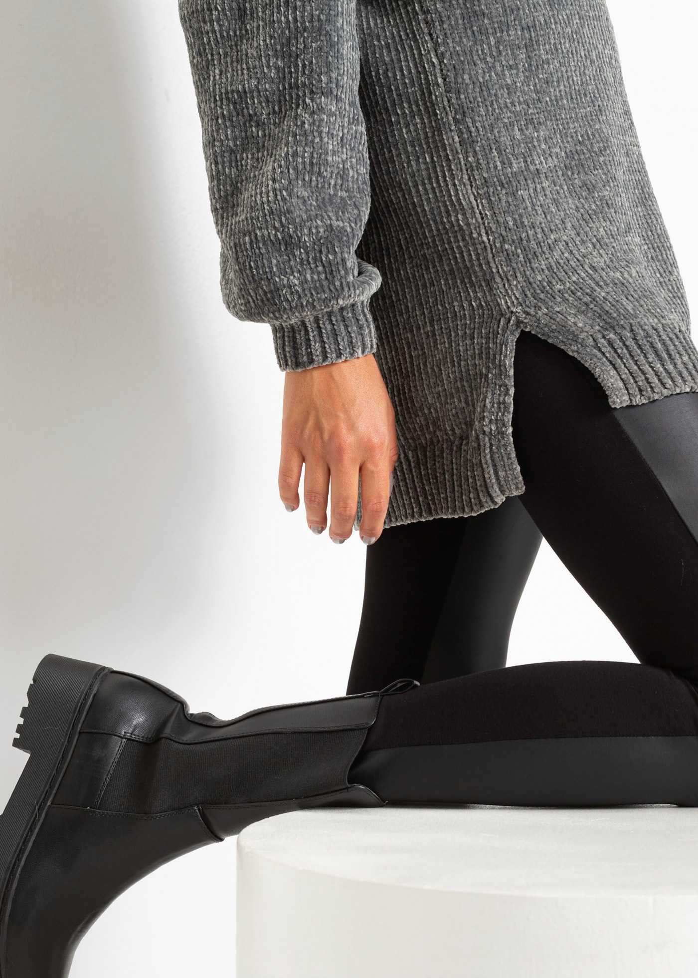 bonprix Pull long »Chenille-Longpullover« aus Chenille, mit breitem U-Boot-Ausschnitt, für kühle Tage