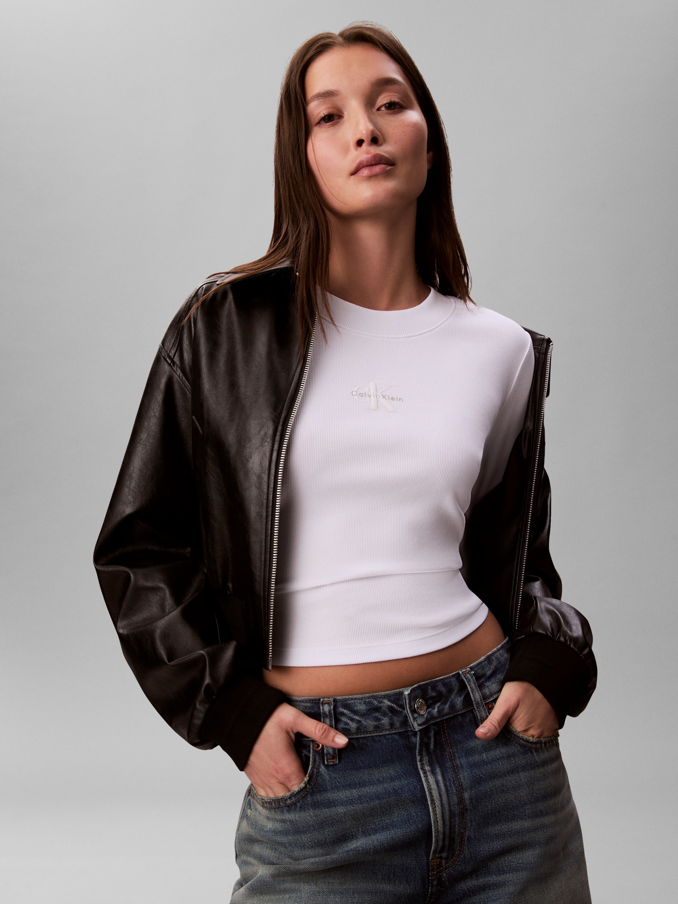 Calvin Klein Jeans T-shirt à manches longues Rundhalsausschnitt, figurbetonte Passform, Logodruck