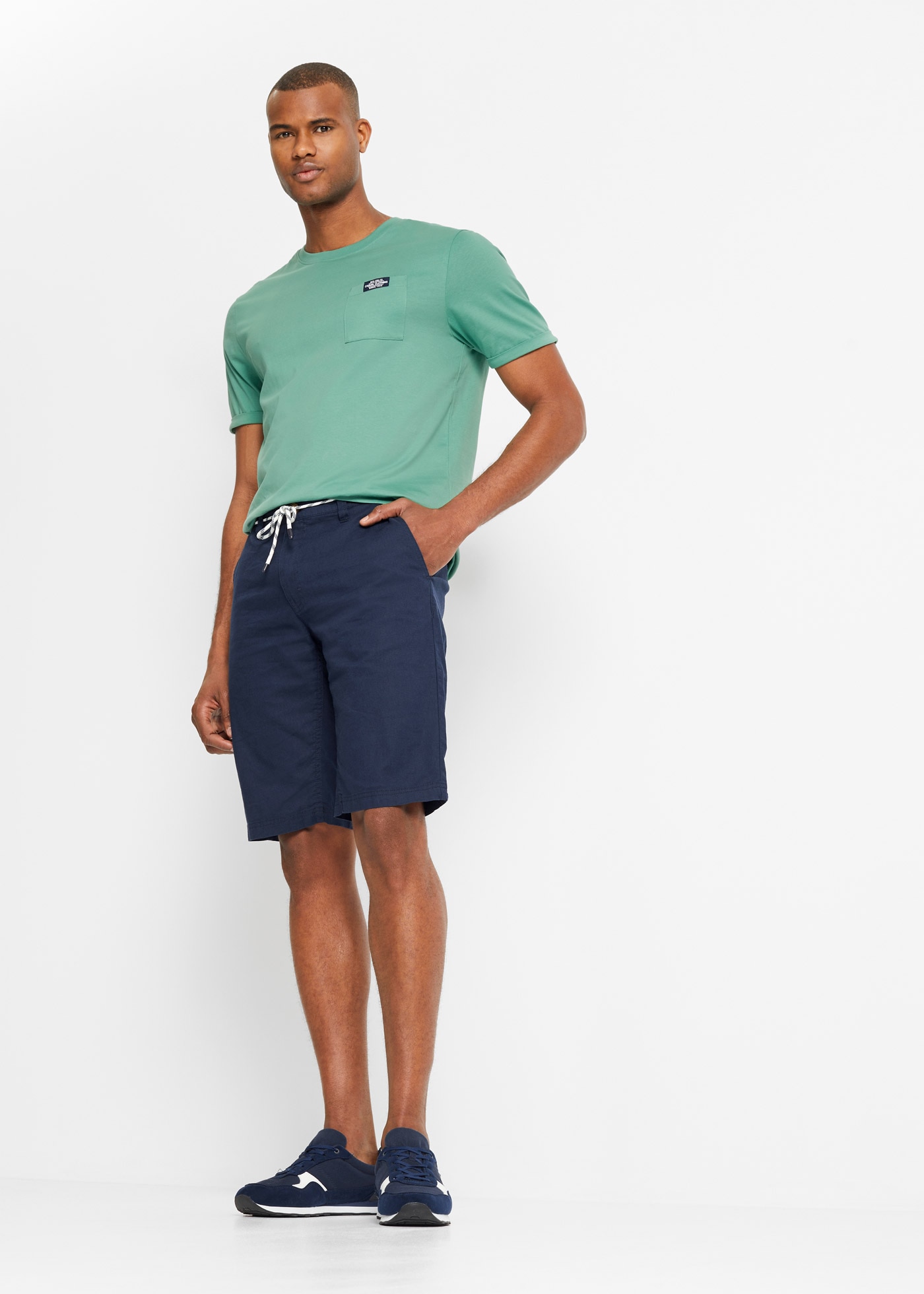 bonprix T-shirt Packung, 2 pièces Regular Fit, Rundhalsausschnitt, mit Brusttasche, aus Baumwolle