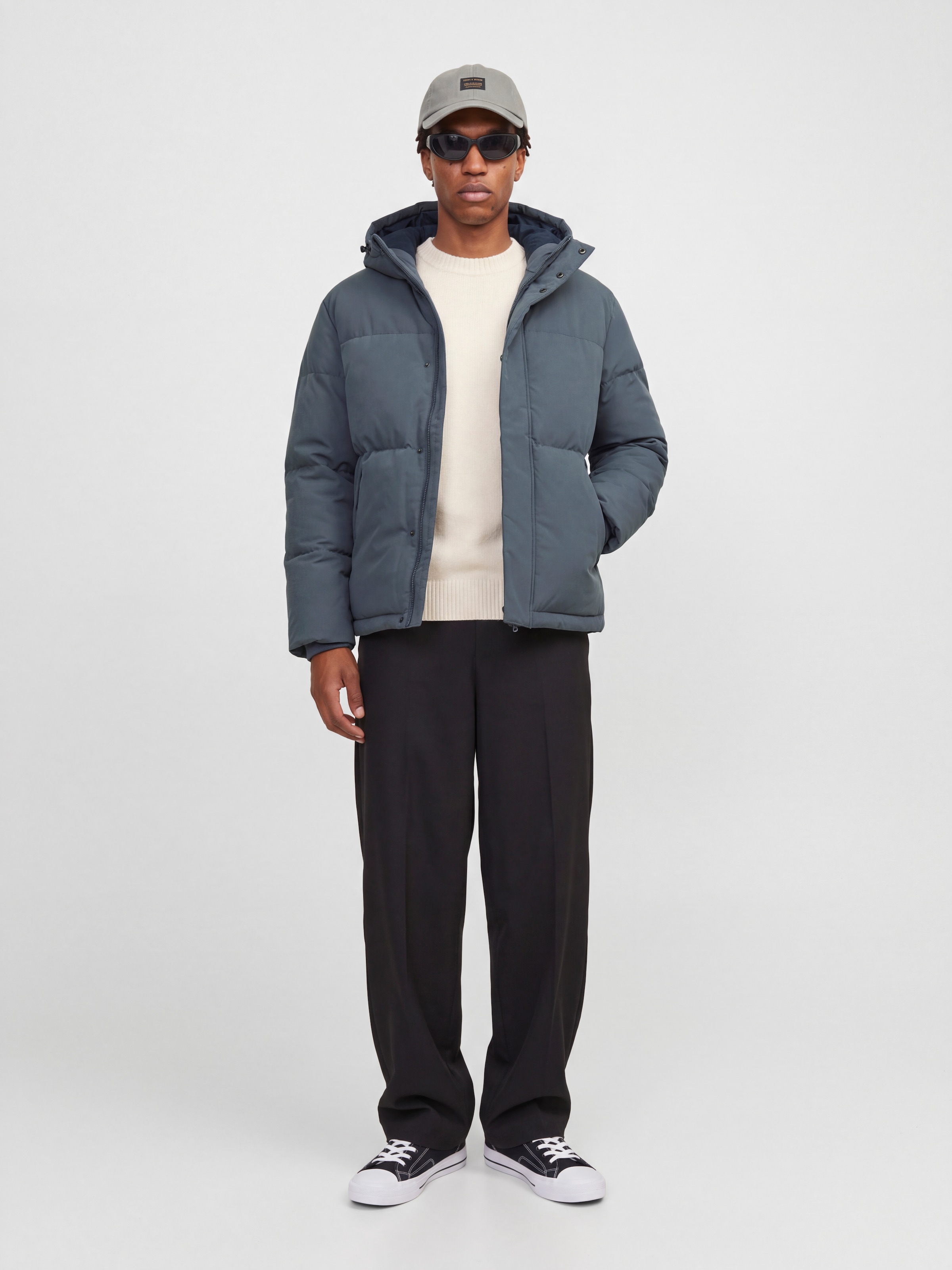 Jack & Jones Veste matelassée »JJESOHO PUFFER HOOD AW26 SN« avec capuche fibre synthétique, coupe régulière