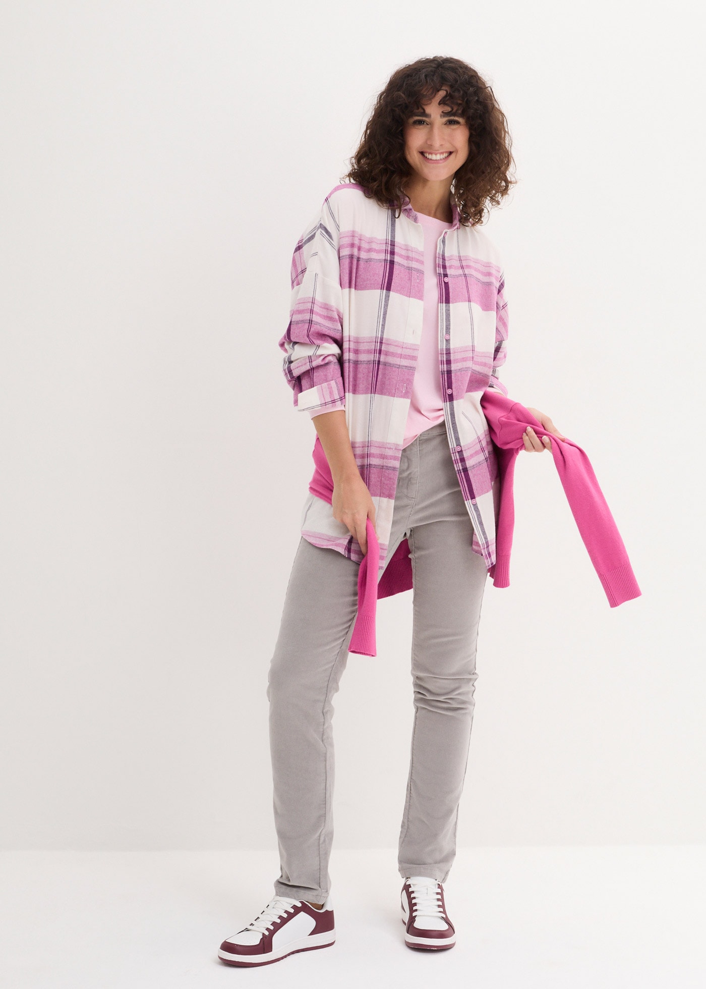 bonprix Chemise en flanelle Oversize-Passform, aus Baumwolle, kariertes Design, Haifischkragen