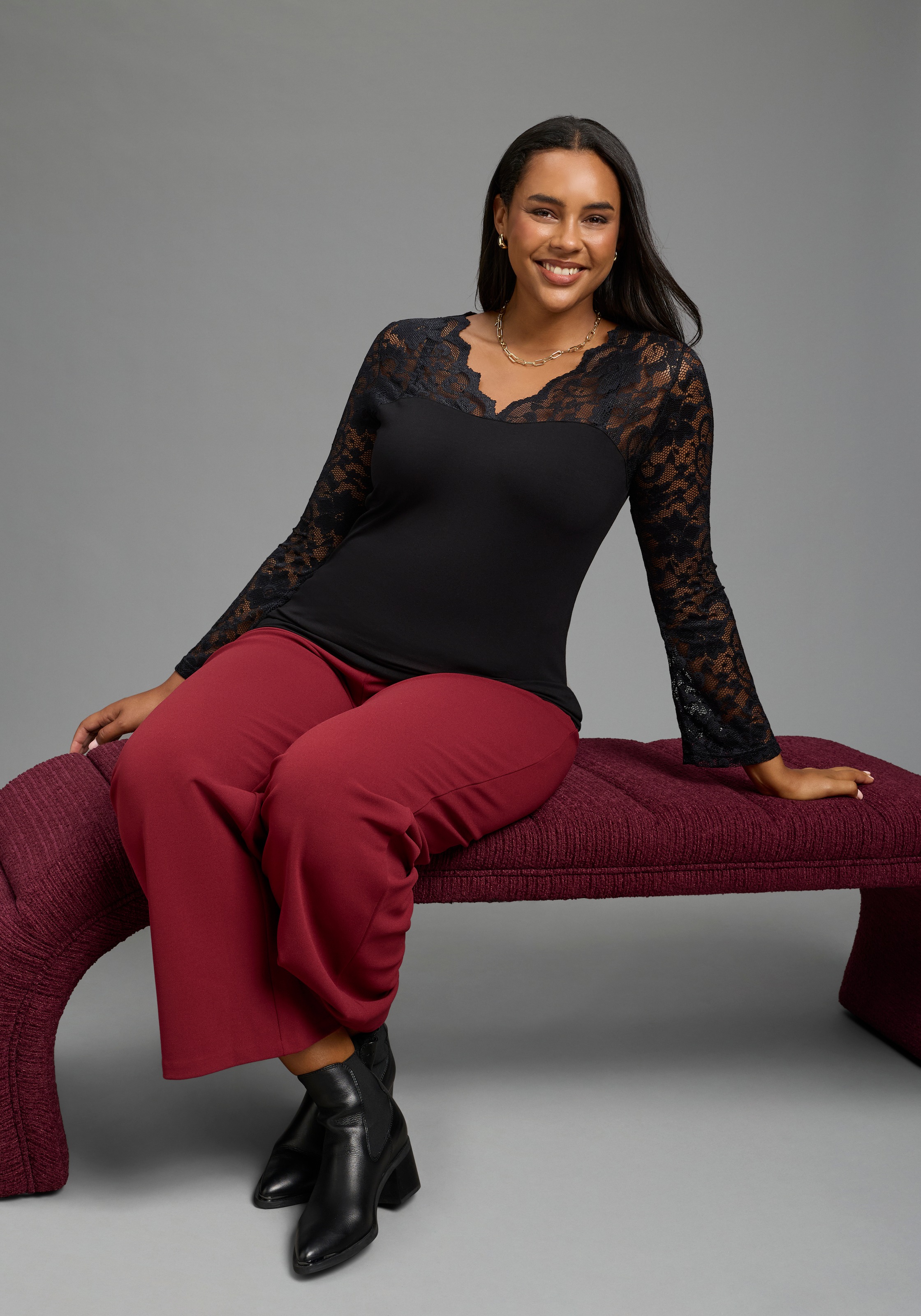 Laura Scott CURVE Spitzenshirt »Grosse Grössen« figurbetonte Passform, V-Ausschnitt, Langarm, hüftlang