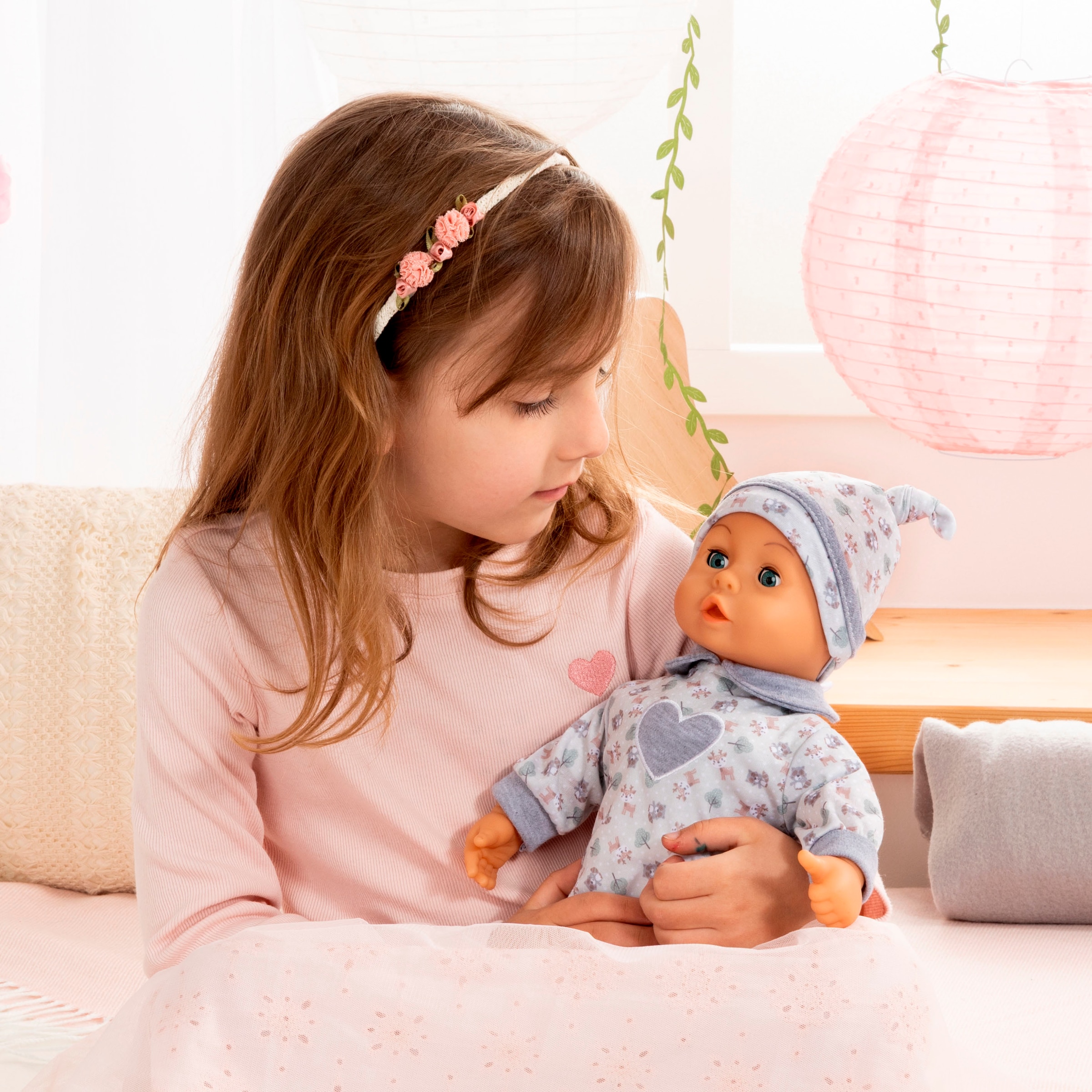 Bayer Babypuppe »First Words Baby, 38 cm, grau« mit Schlafaugen und Babygeräuschen