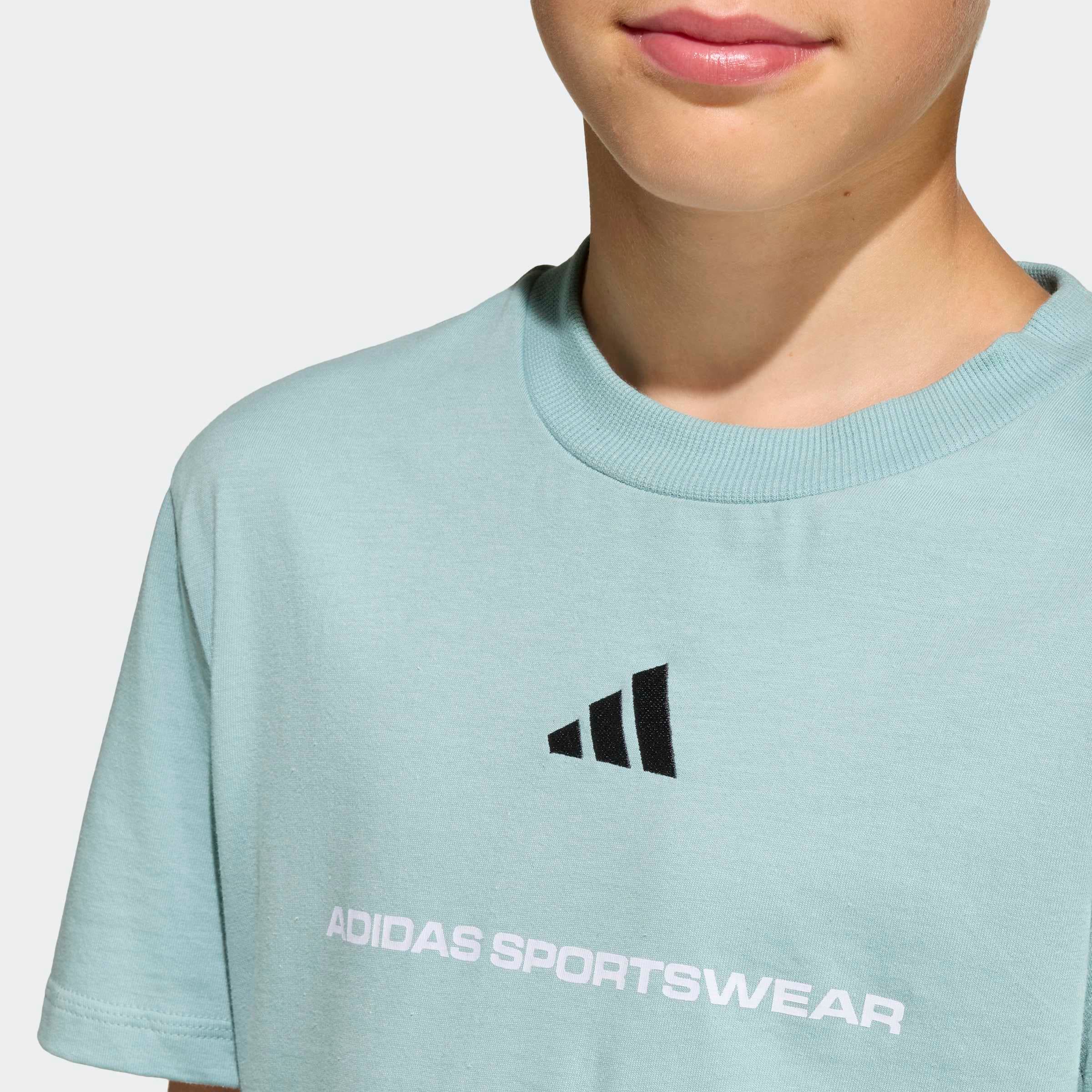 adidas Sportswear T-shirt »ADIDAS SLOGAN SINGLE JERSEY« sportlicher Stil, kurze Ärmel, elastisches Material, mit Slogan