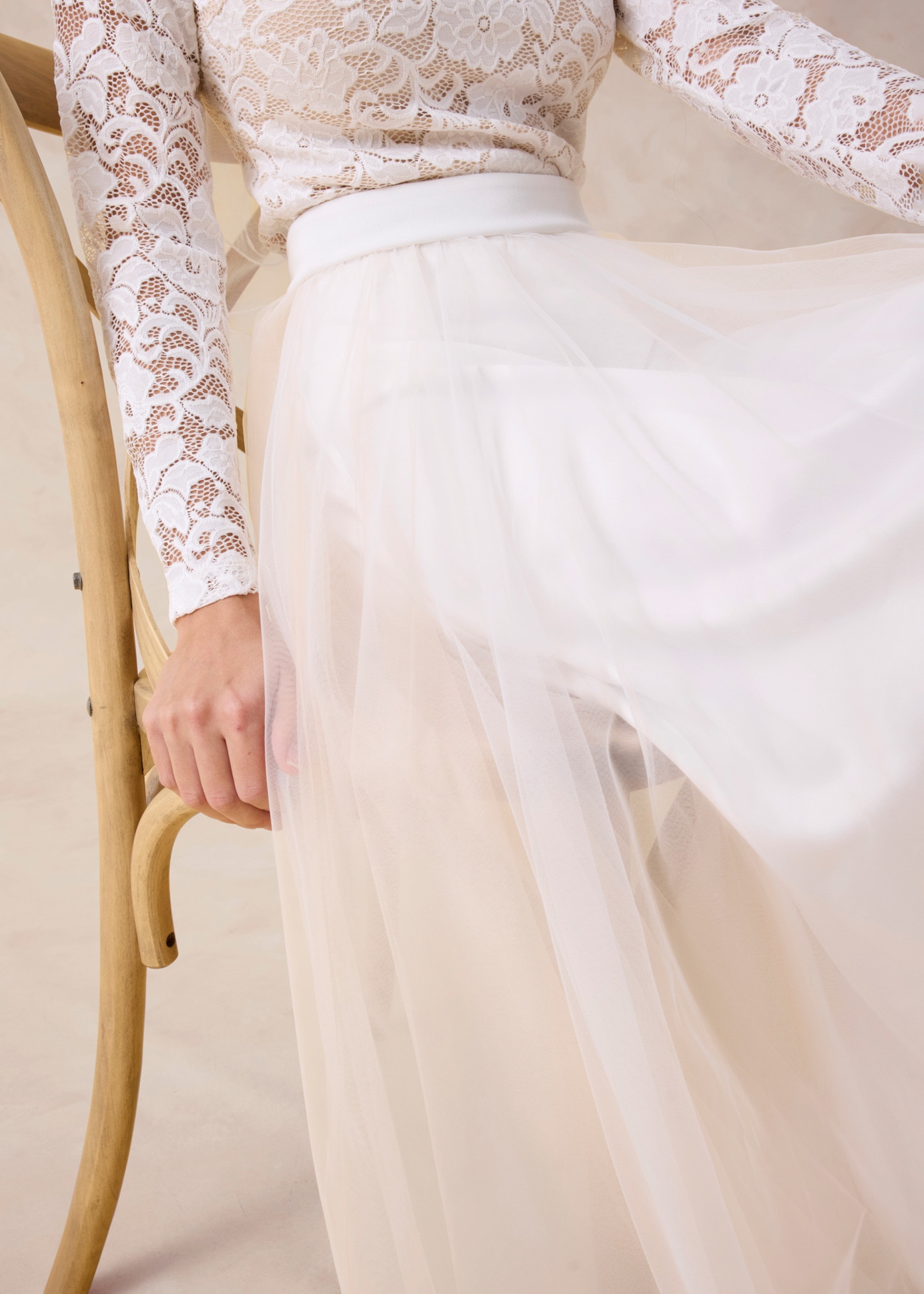 bonprix Maxi jupe avec fine couche de tulle, coupe évasée, en polyester léger