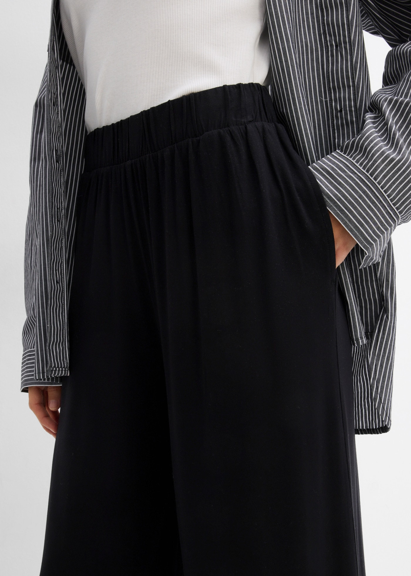 bonprix Jupe-culotte  coupe ample, en viscose et élasthanne, longueur 7/8