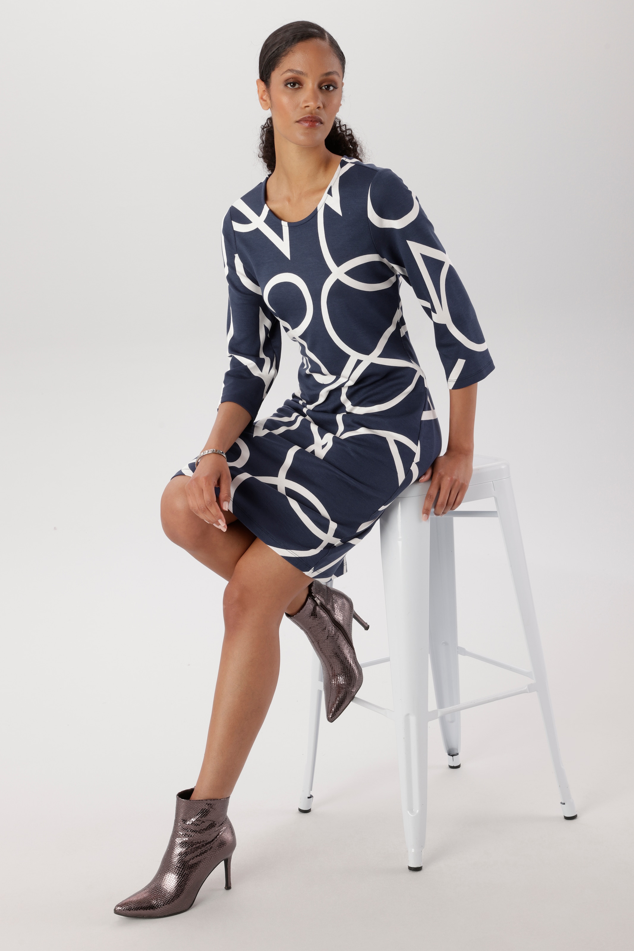 Aniston SELECTED Robe en jersey avec motif intégral élégant