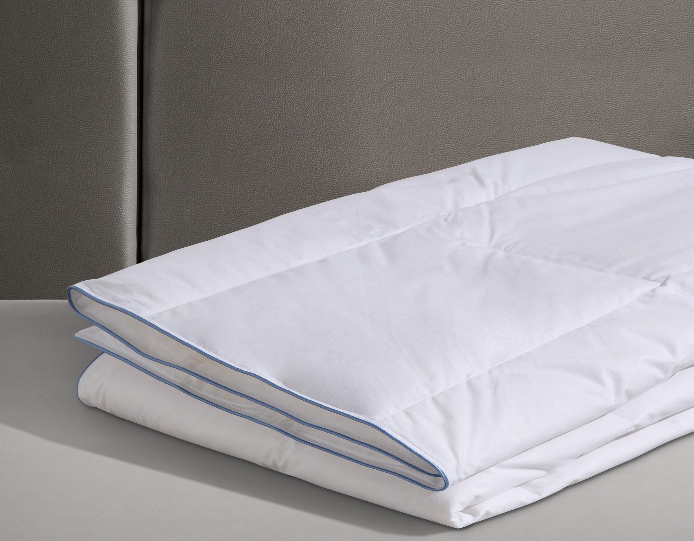 Hanse by RIBECO Couette en duvet »Lina 90% Daunen, Bettdecke hergestellt in Deutschland« léger Füllung 90 % duvet & 10 % plumes 1 cuis tlg. Produit naturel de haute qualité !