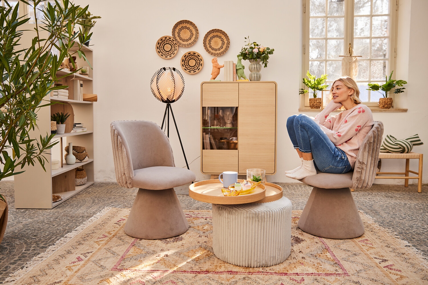 Home affaire Vitrines »Torsby, moderne Glasvitrine, Stauraumelement, Schrank« abgerundete Ecken, ausreichend Stauraum, vielseitig einsetzbar