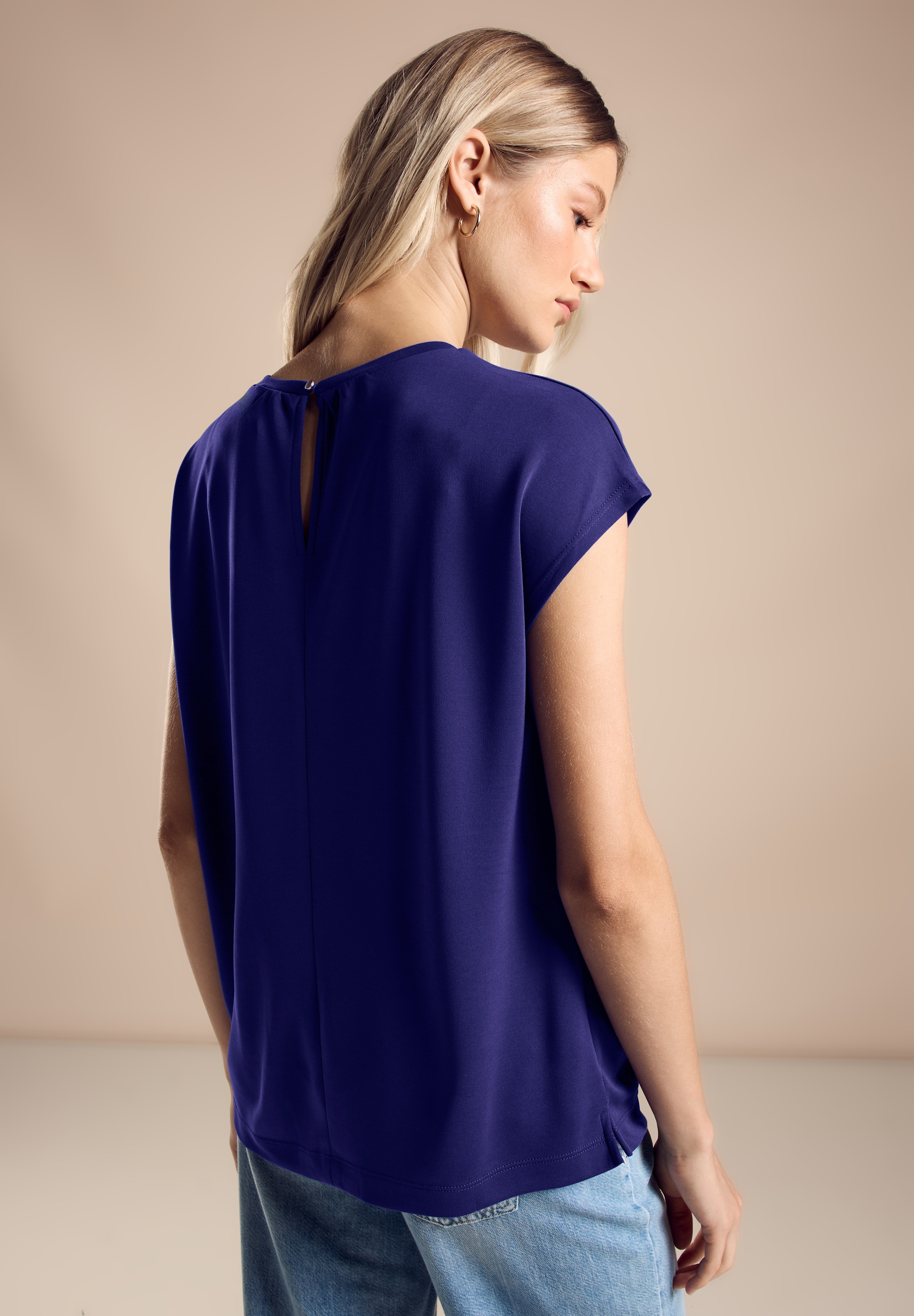 STREET ONE Shirttop im Seidenlook und mit Knopf im Nacken