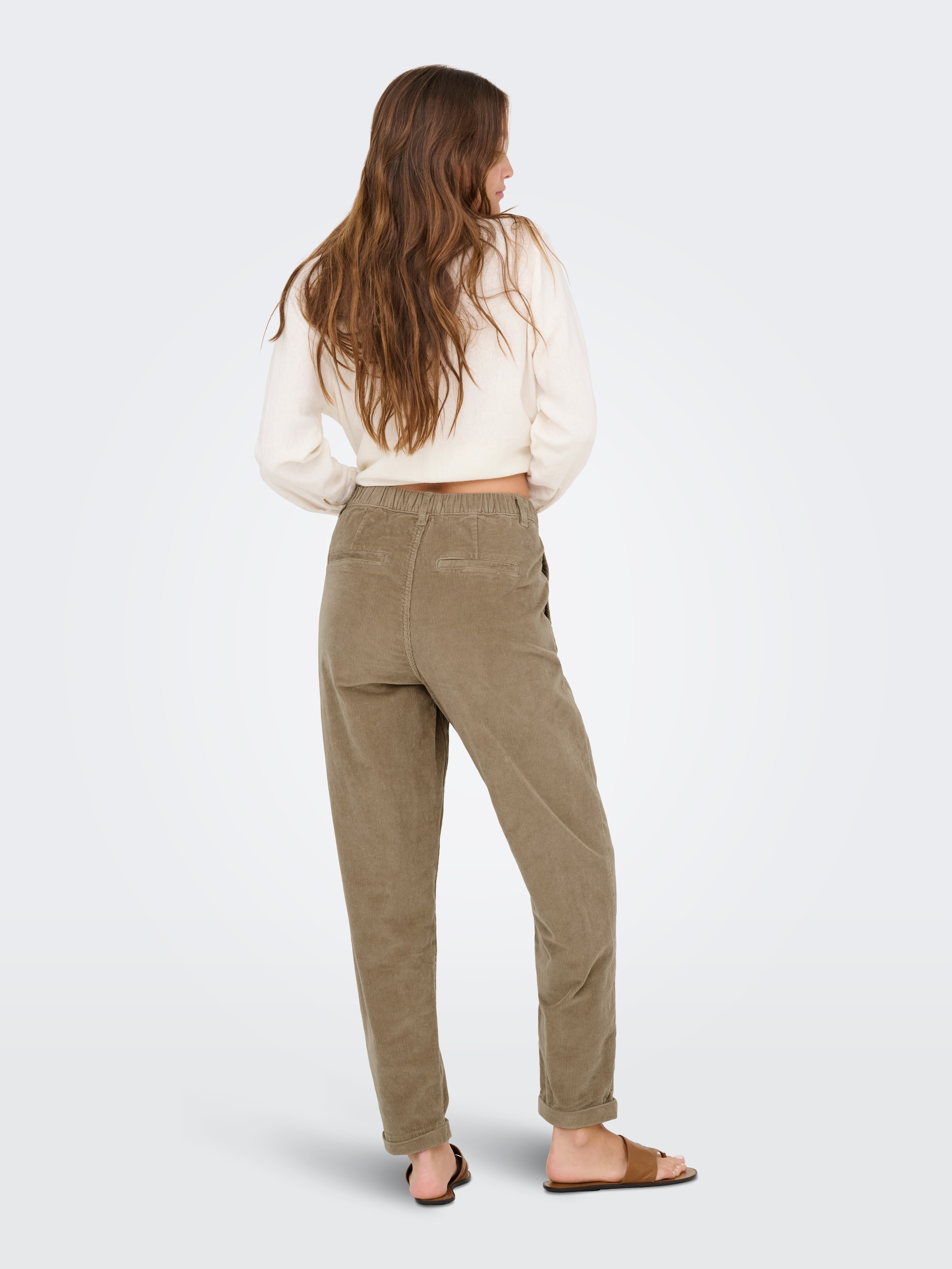 ONLY Pantalon en velours côtelé »ONLFLORA MW ELA CORD CAROT PANT PNT NOOS«  Mélange de coton, velours côtelé, coupe carotte