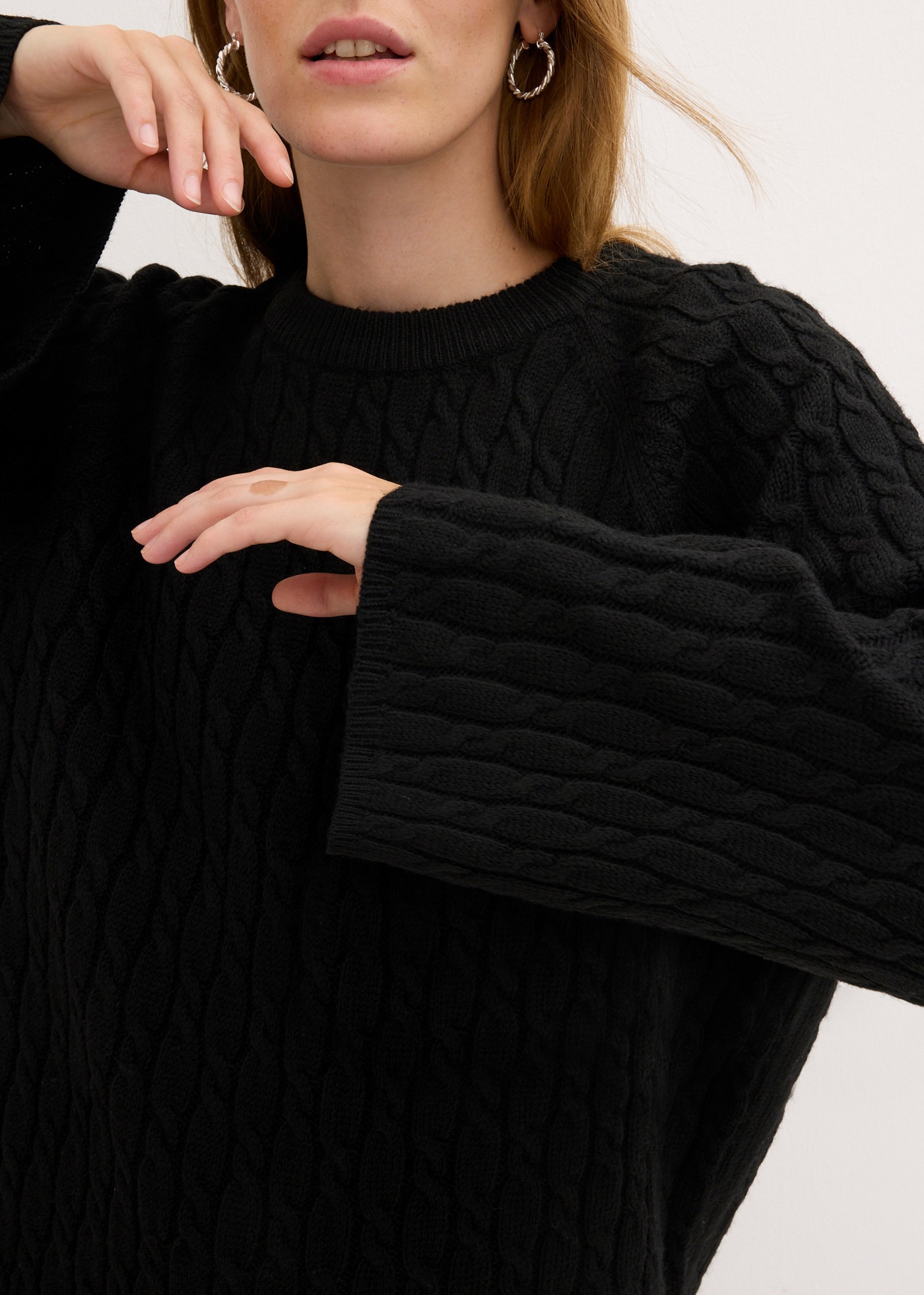 bonprix Pull en tricot »Oversize-Pullover mit Zopfmuster« aus Polyester und Wolle, mit Rundhalsausschnitt, mit Zopfmuster