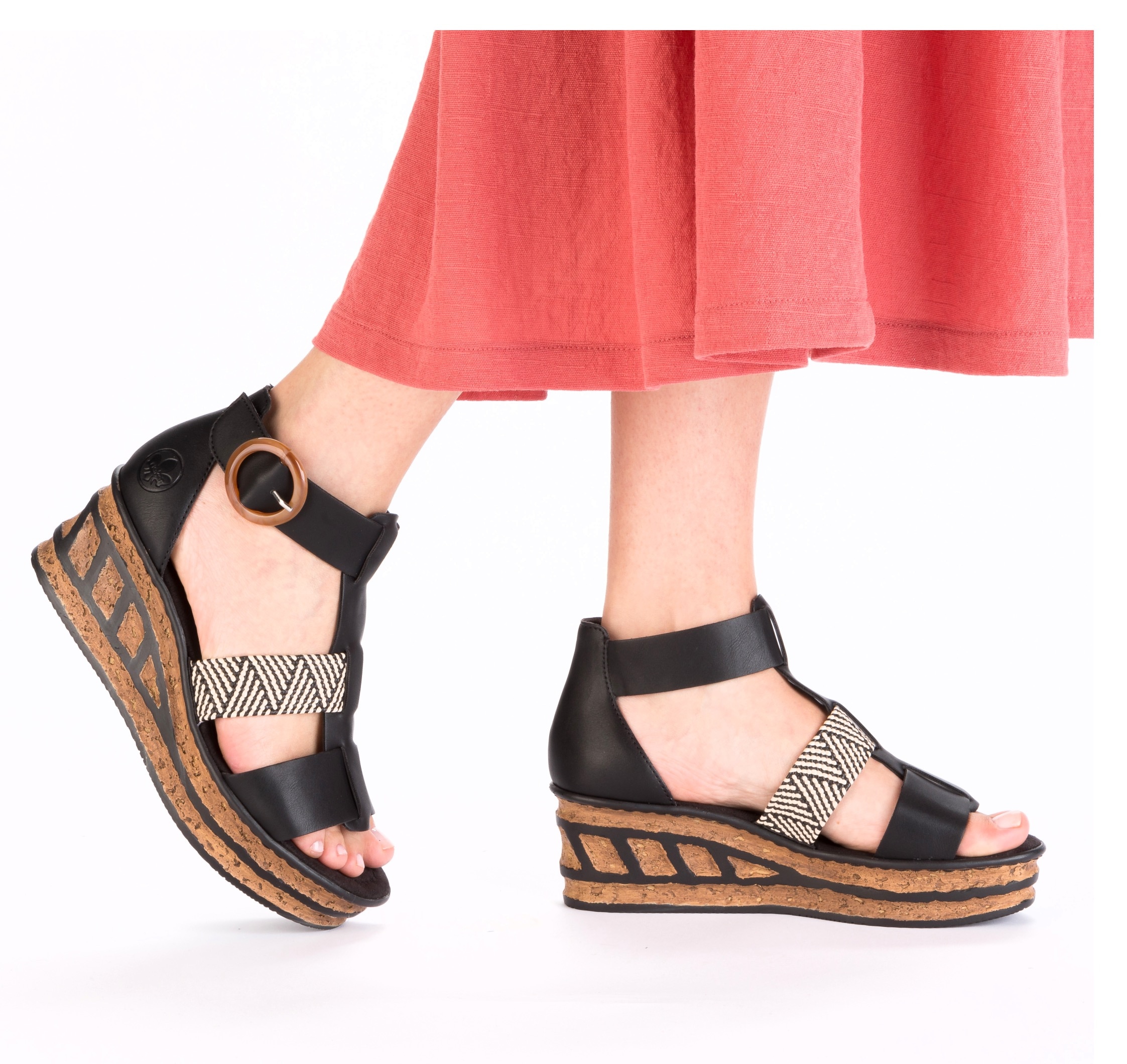 Rieker Keilsandalette  Sommerschuh, Plateausandalette, Sandale mit modischem 6 cm Keilabsatz