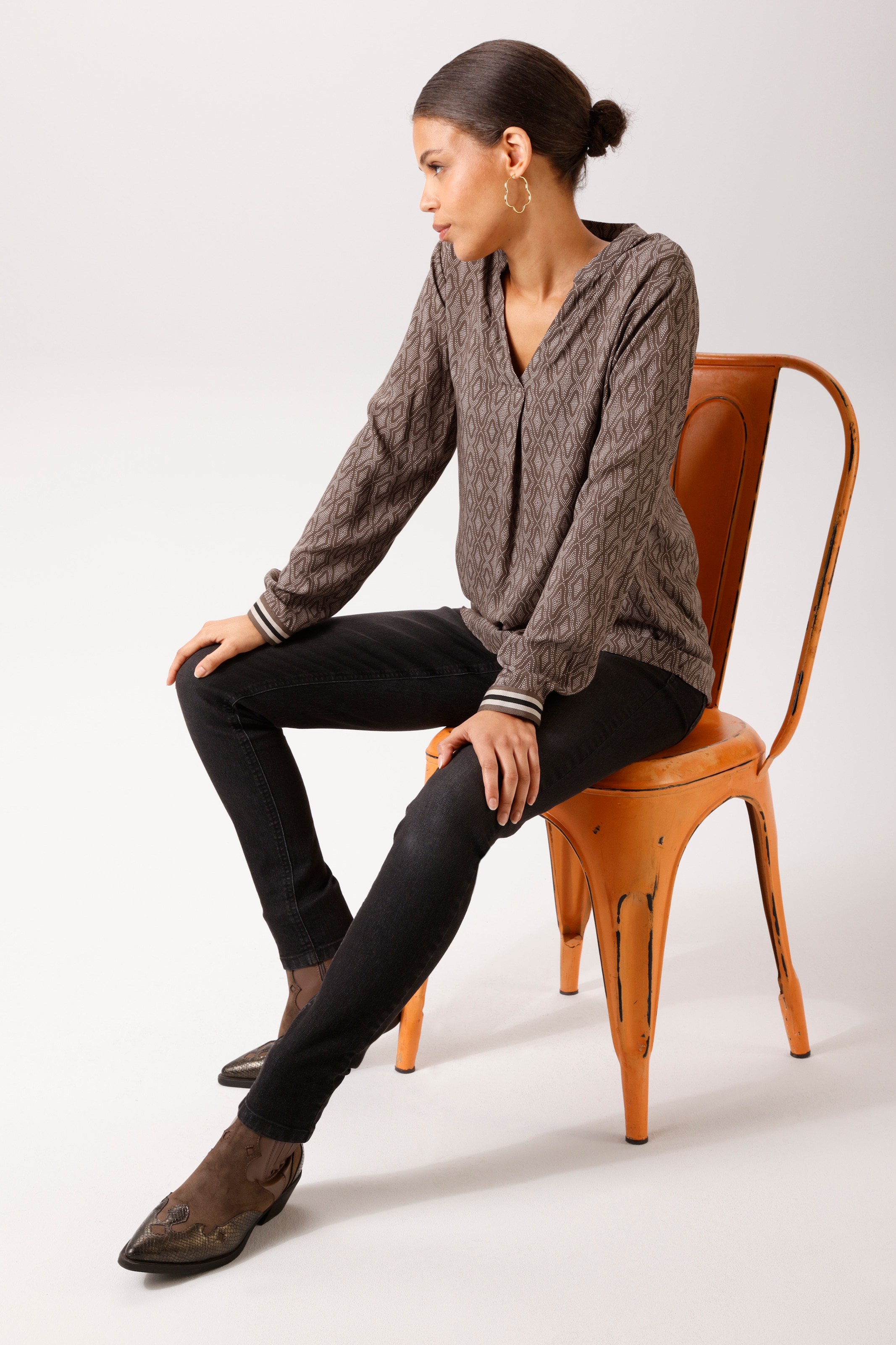 Aniston CASUAL Schlupfbluse mit fantasievollem, grafischen Druck - NEUE KOLLEKTION