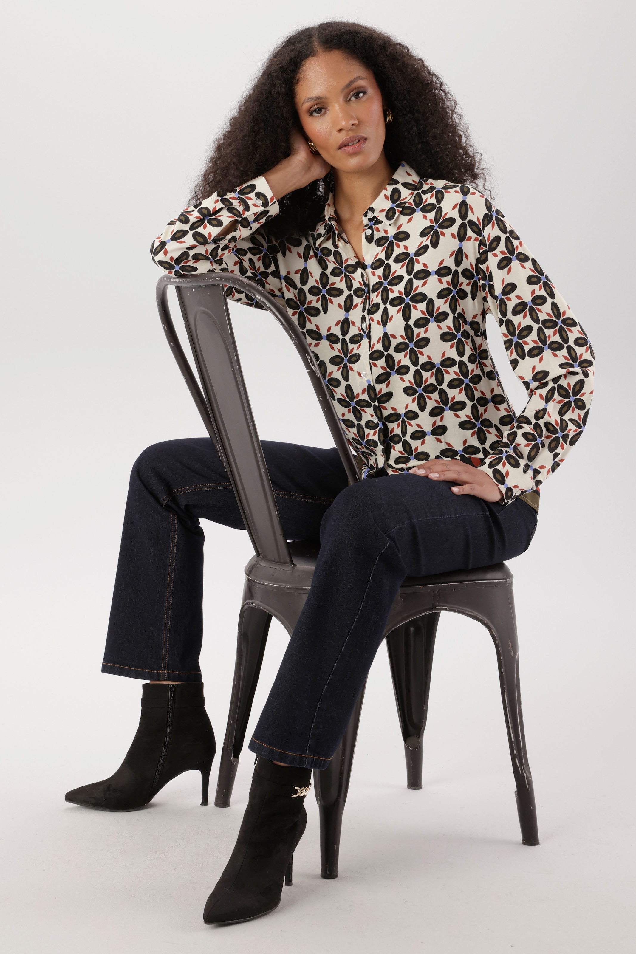 Aniston SELECTED Blouse chemise fleurs géométriques et imprimé bordure à l'ourlet - NOUVELLE COLLECTION
