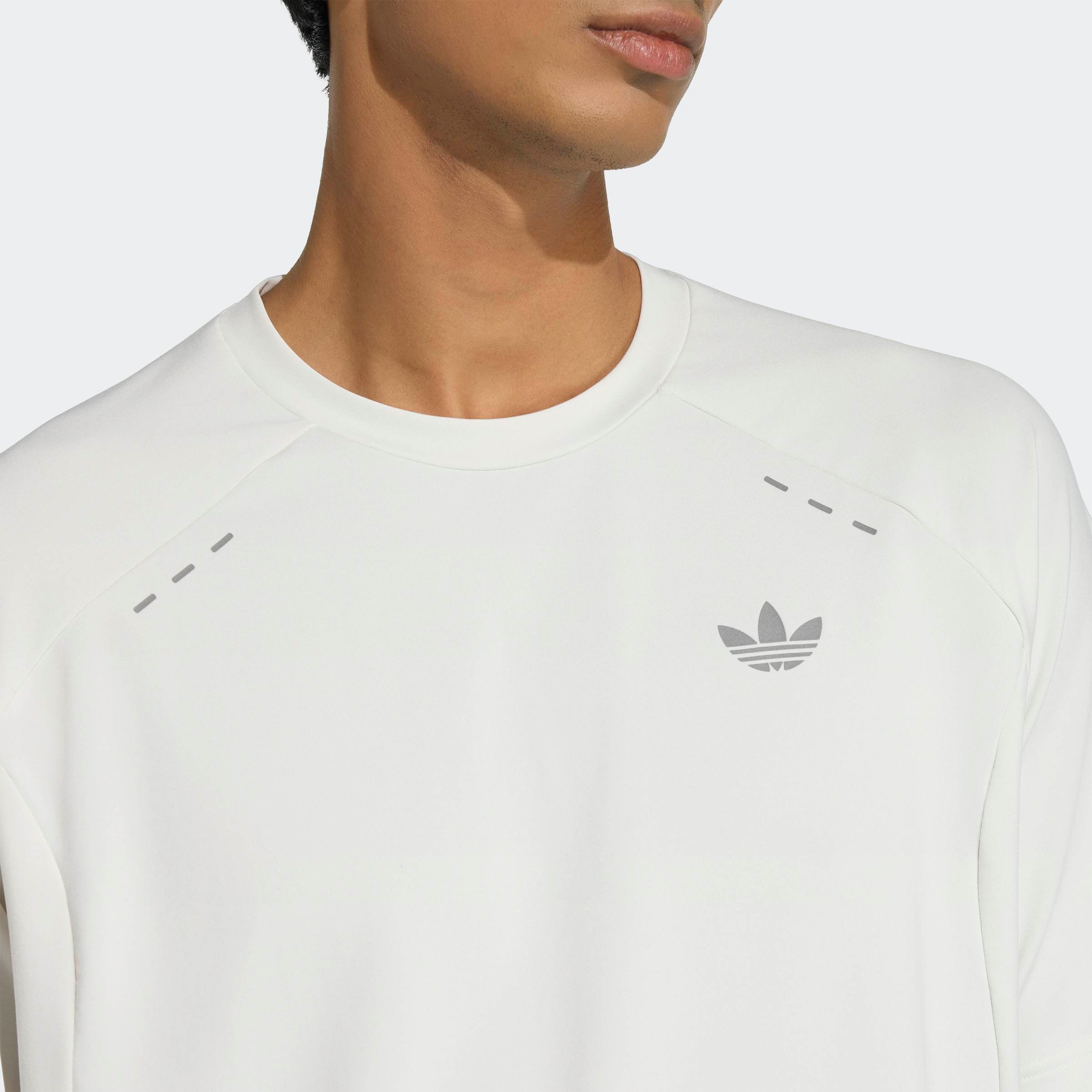 adidas Originals T-Shirt »TECH TREFOIL ESSENTIALS POLYESTER« sportlicher Stil, ohne Verschluss, aus Polyester