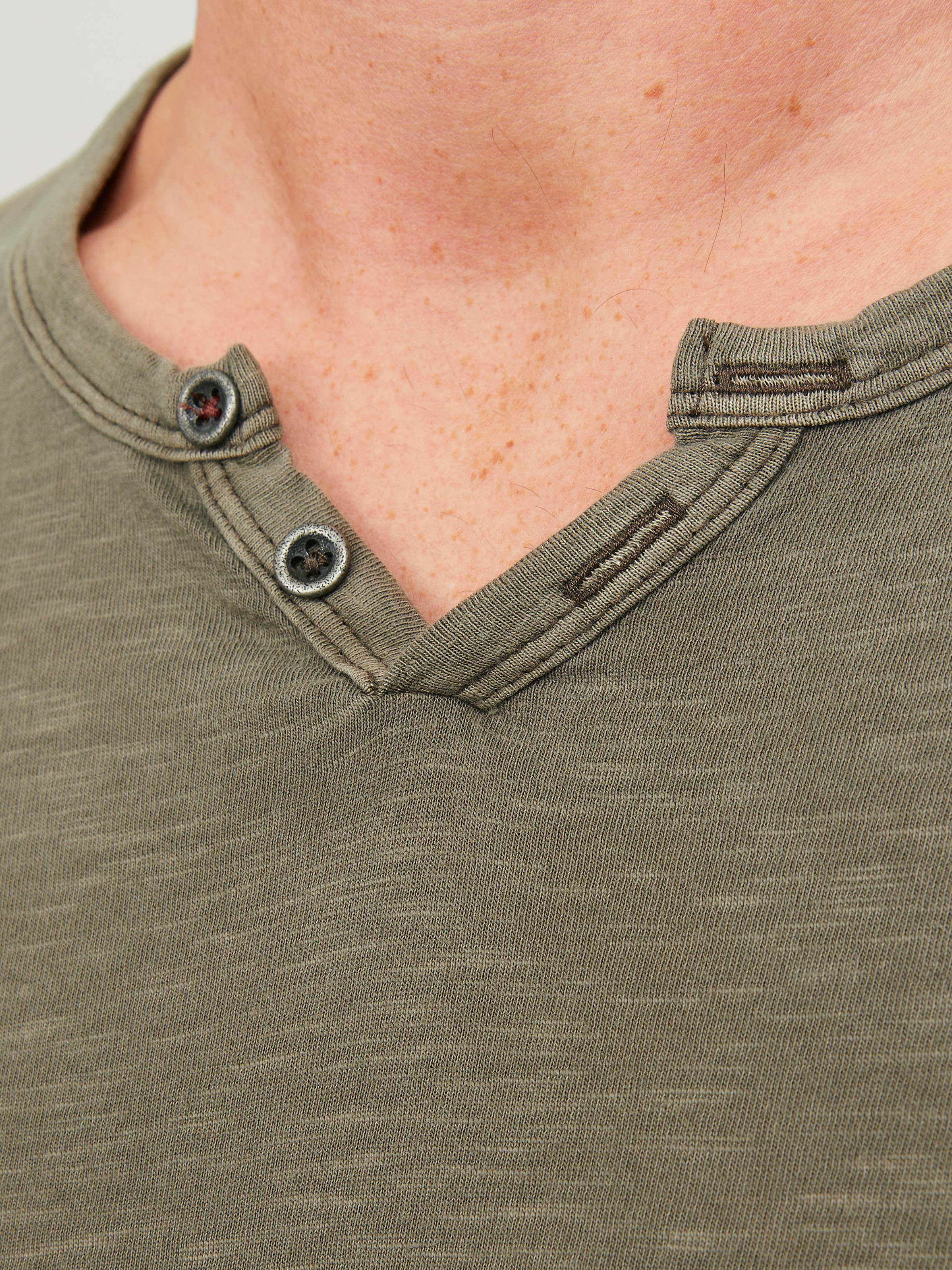 Jack & Jones T-shirt »SPLIT NECK TEE« avec encolure en V