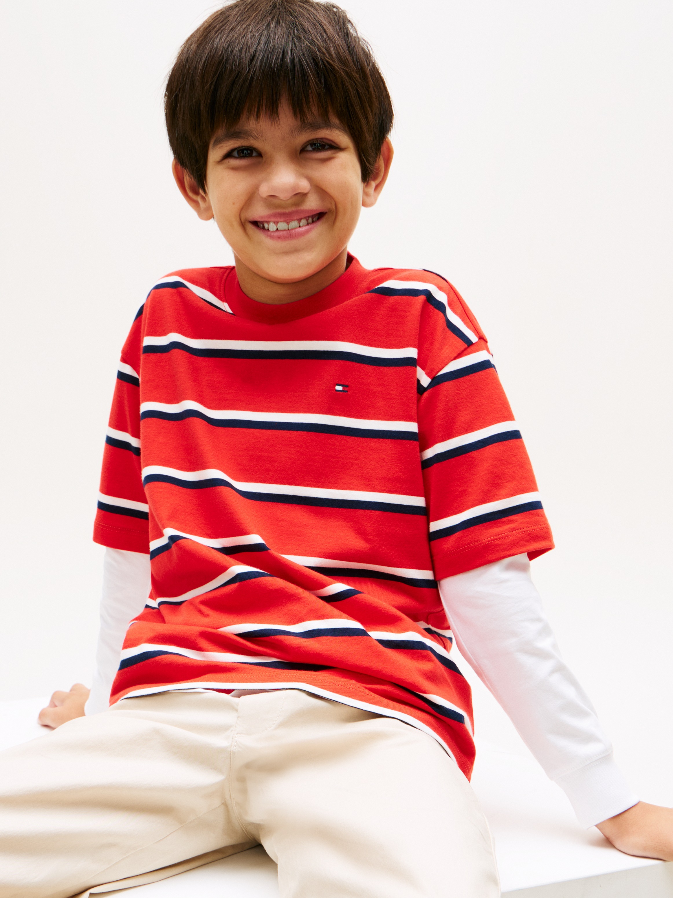 Tommy Hilfiger T-Shirt »ESSENTIAL ARCHIVE FIT TEE SS« Kinder bis 16 Jahre, Rundhals, Logostickerei