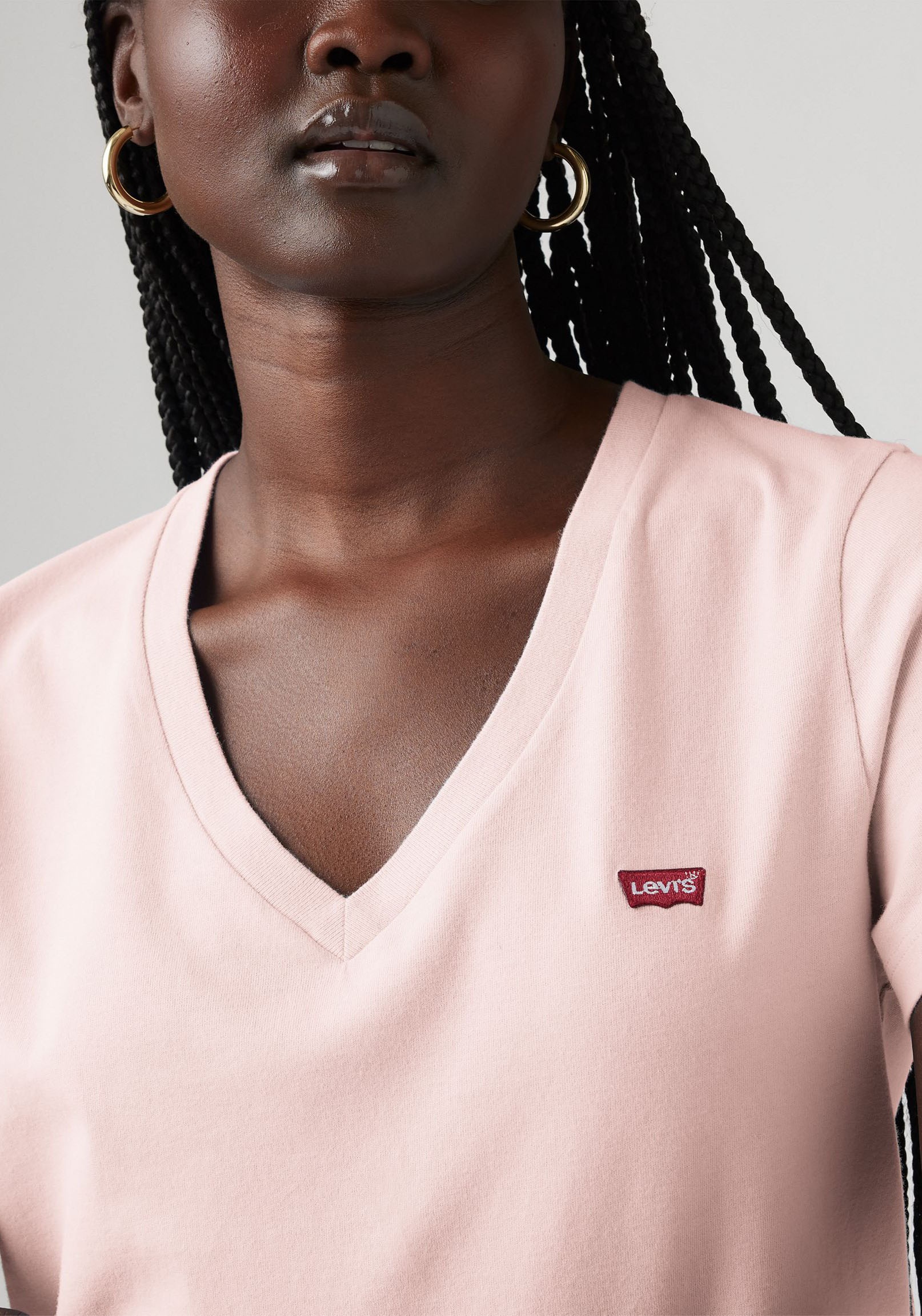 Levi's® T-shirt en V »Perfect Tee« avec petit logo Batwing