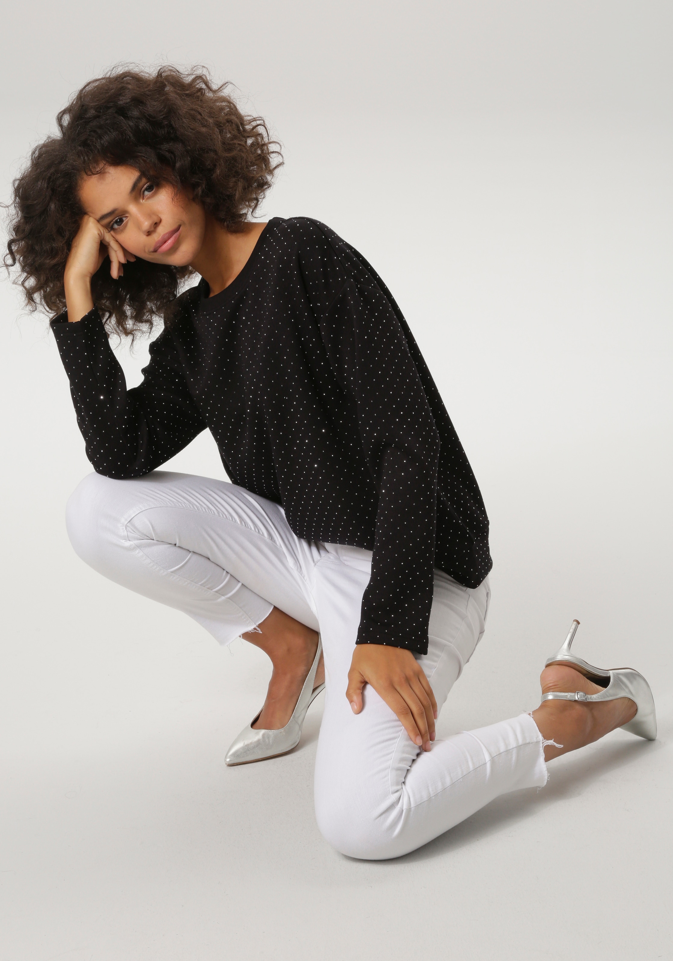 Aniston CASUAL Sweatshirt , allover mit kleinen Glitzersteinchen Verziert - NEUE KOLLEKTION
