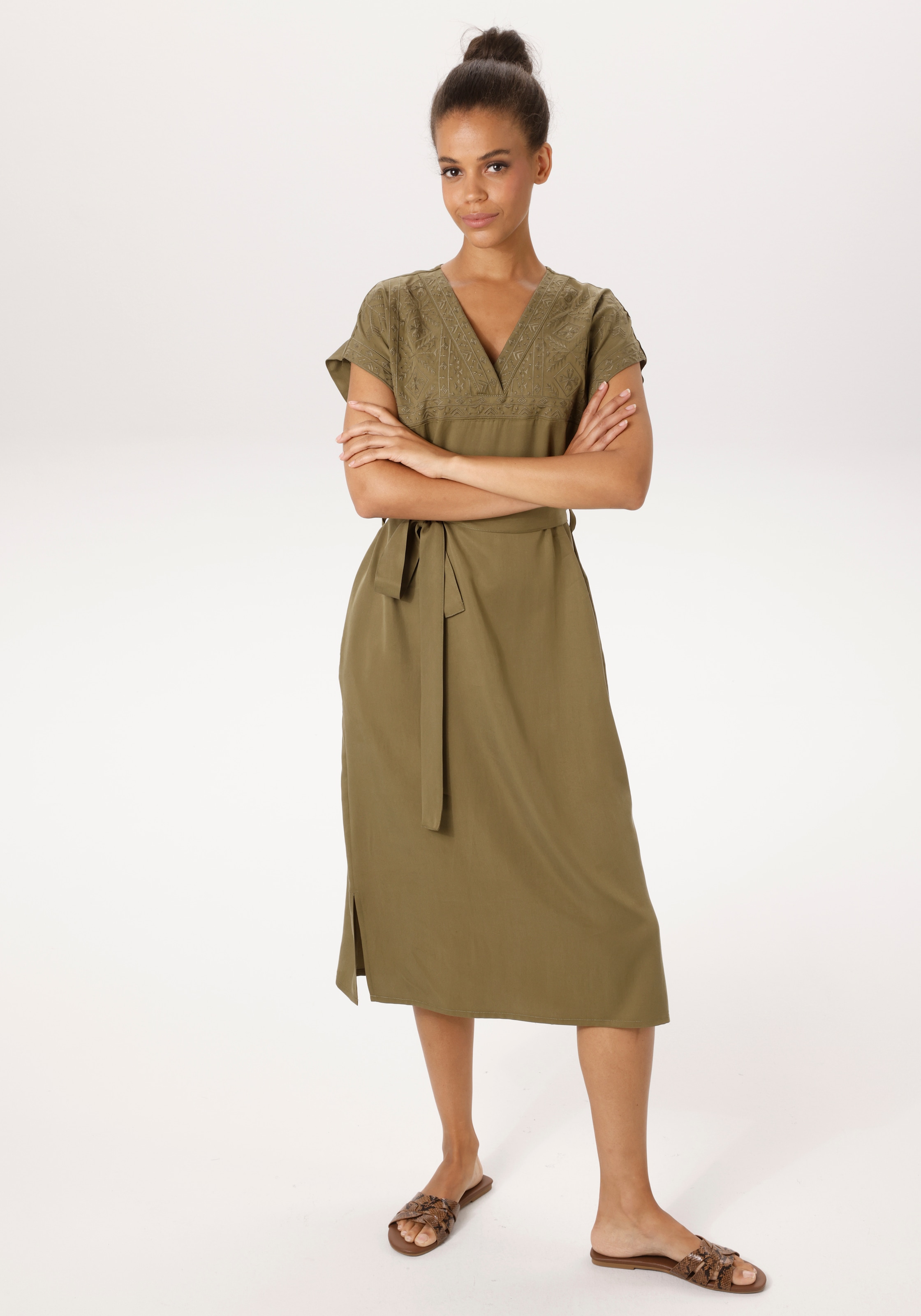 Aniston CASUAL Tunikakleid mit abnehmbaren Bindegürtel,  Eingrifftaschen mit aufwändig besticktem Vorderteil - NEUE KOLLEKTION