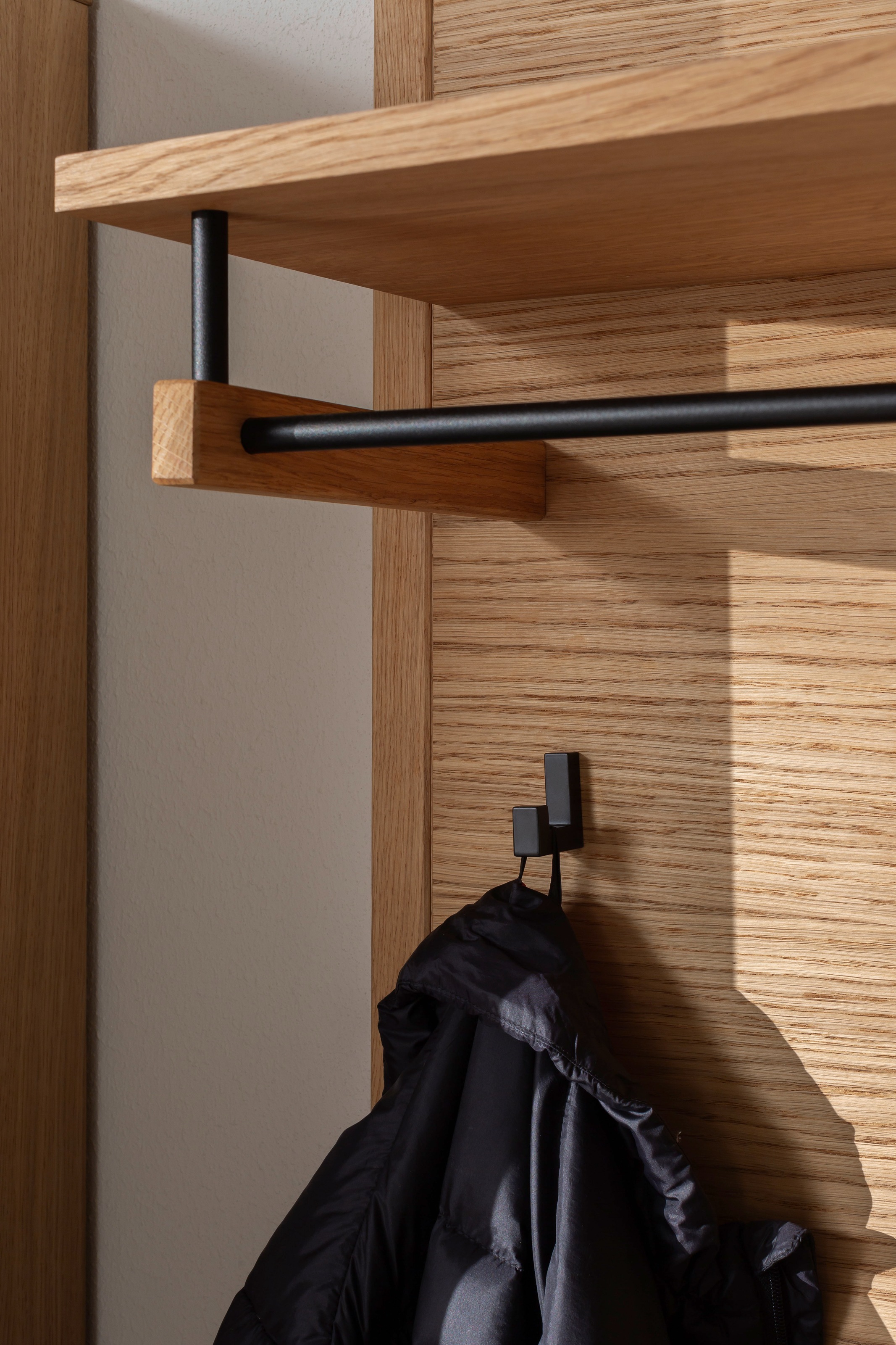 MCA living Garderobenpaneel »Araya Garderobenpaneel, Wandpaneel, Flurgarderobe, Breite 79 cm« Set, 1 Stück, 1 Stk. tlg. Aufhänger,Paneel,Kleiderstange,Wandregal,5x Kleiderhaken,FSC-mi