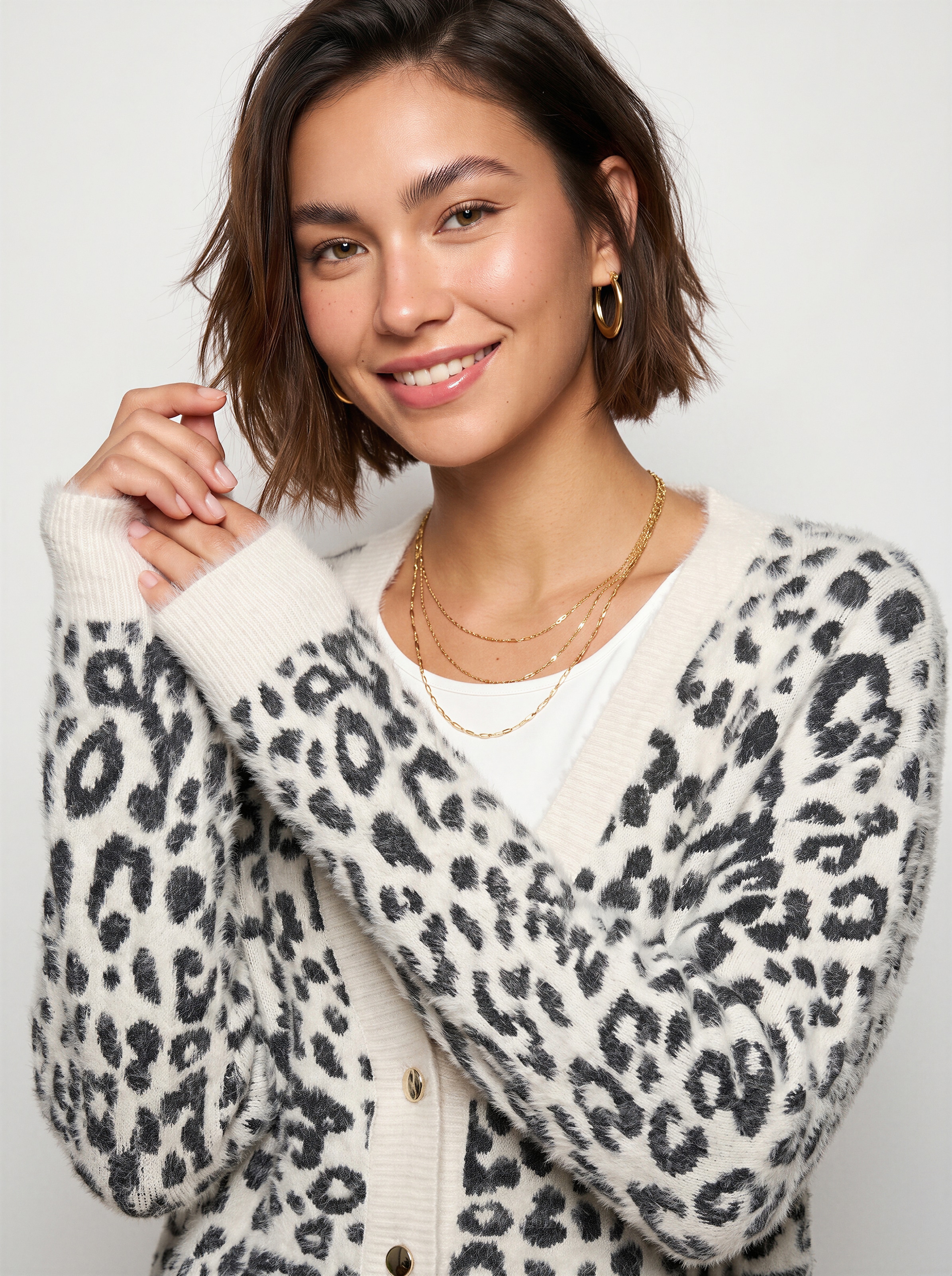 LASCANA Veste en tricot »in flauschiger Qualität mit Leomuster und lässiger Oversize-Form« Cardigan à motif léopard, veste en tricot oversize avec motif animal