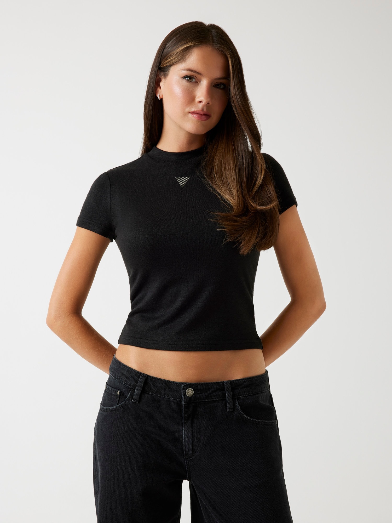 Guess Stehkragenshirt »SS LICIA MOCK NK TOP« mit Strass-Logo, Viskosemix
